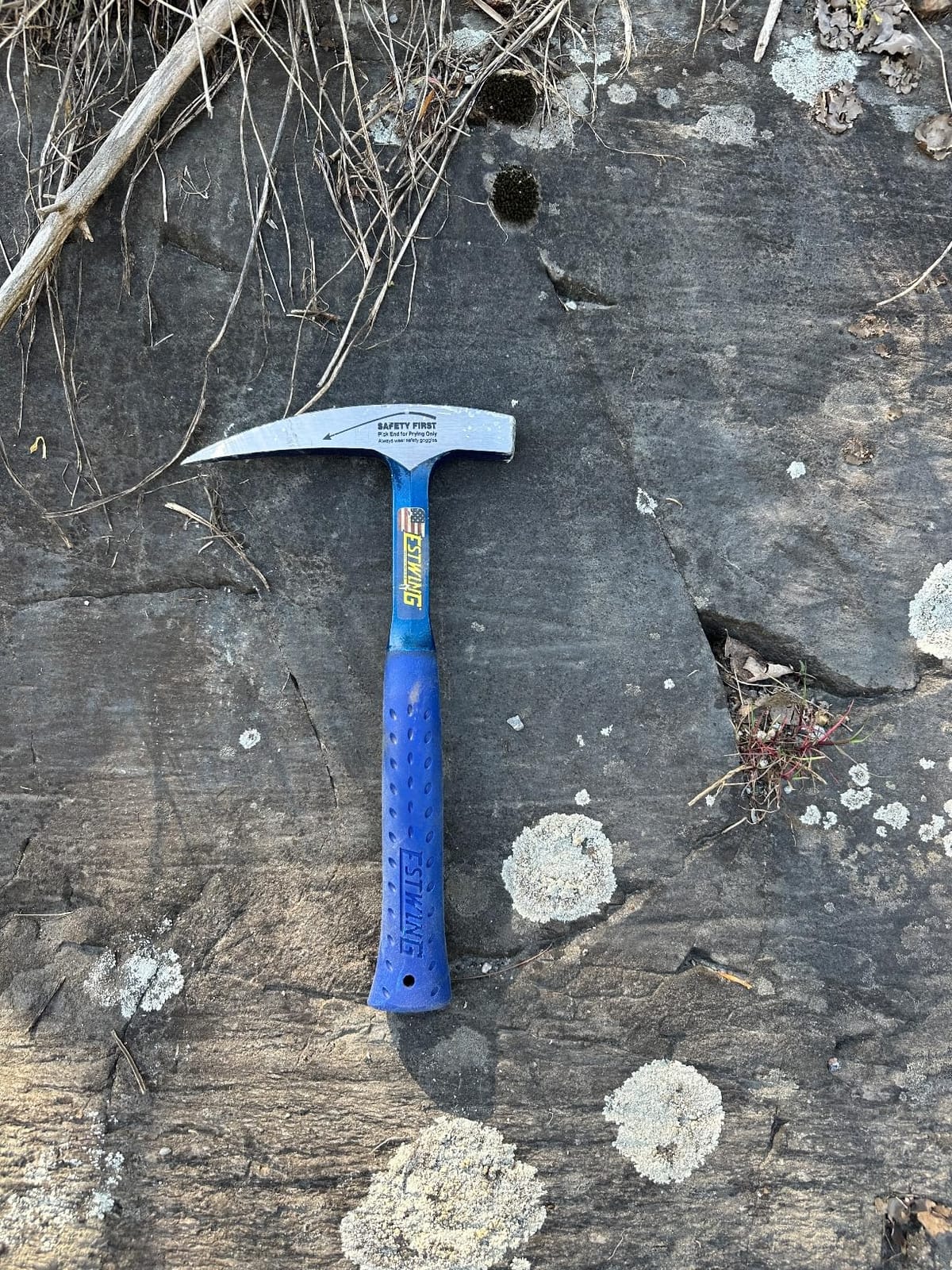 ESTWING Rock Pick, 22oz Pointed Tip, Blue Molded Grip, E3-22P | Made in USA, Top Choice Of Geologists, Square Face & Pointed Tip, Forged In One Piece, Patented Shock Reduction Grip customer photo 1