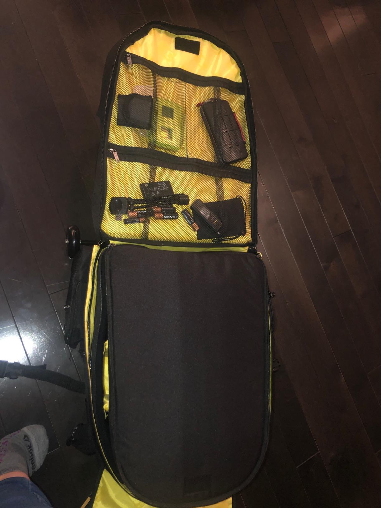 ACPRO4000, Backpack with wheels, Laptop compartment, Padded, Rain cover included, Adjustable straps, Camera backpack, Black (ACPRO4000), Large With Rollers customer photo 1