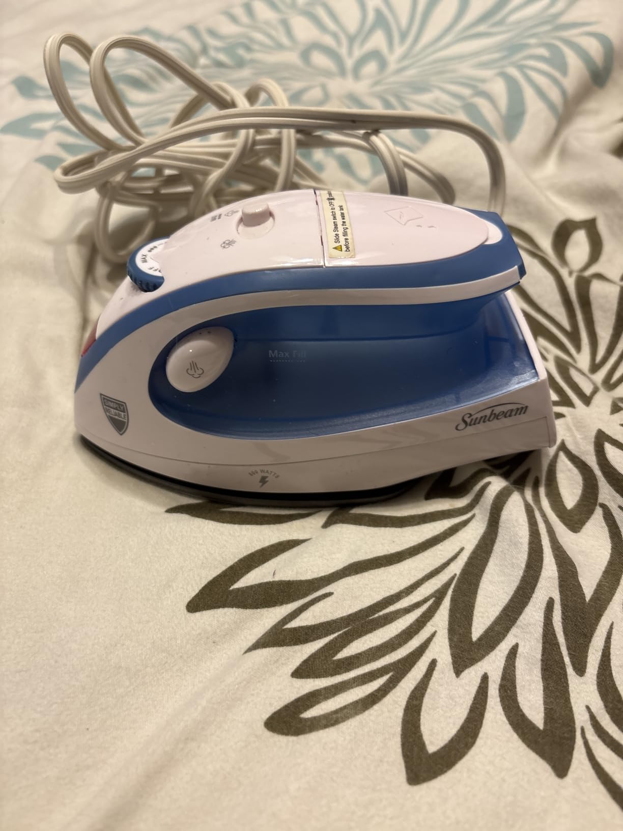 Sunbeam Hot-2-Trot Travel Steam Iron, 800 Watt Dual Voltage 120/240, Compact Size, Portable, Non-Stick Soleplate, Soft Touch Handle, Horizontal or Vertical Use, White and Blue customer photo 1