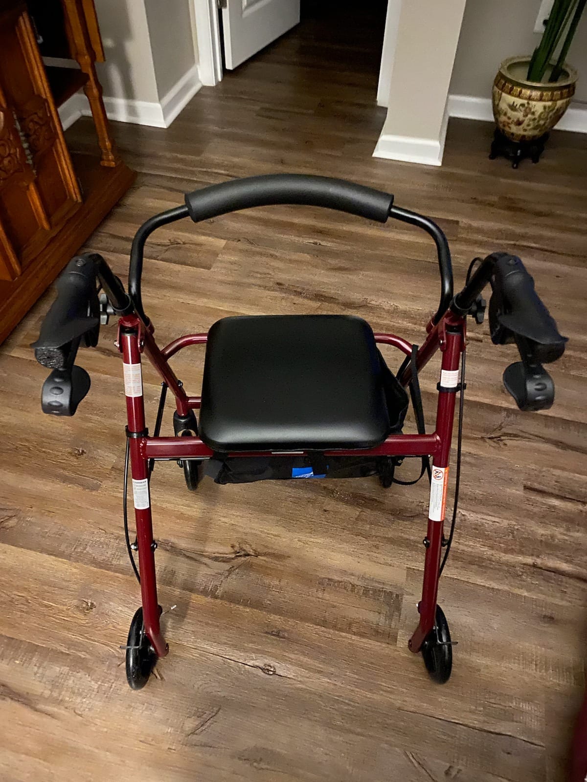 Medline Aluminum Rollator Walker with Seat, Green, 250 Lb. Weight Capacity, Lightweight, 6” Wheels, Foldable, Adjustable Handles, Rolling Walker for Seniors customer photo 1