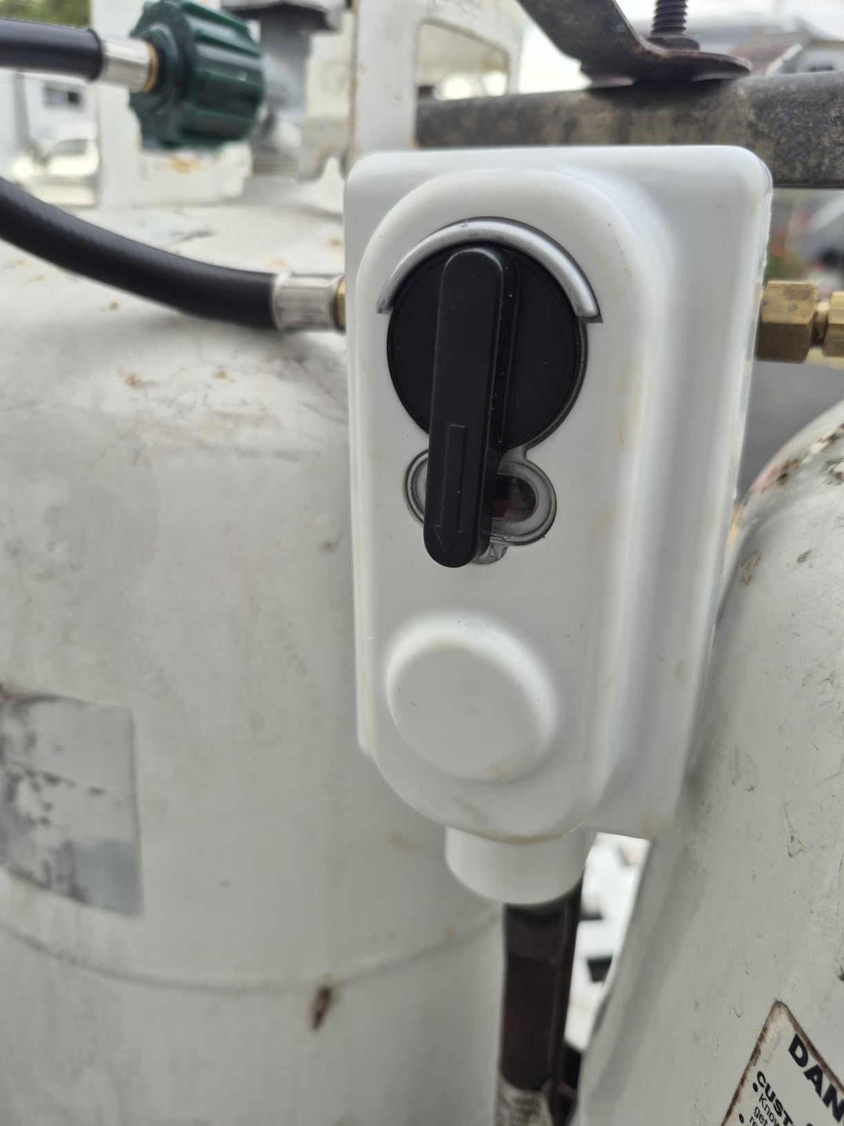 Flame King (KT12ACR-2) 2-Stage Auto Changeover LP Propane Gas Regulator With Two 12 Inch Pigtails For RVs, Vans, Trailers customer photo 1
