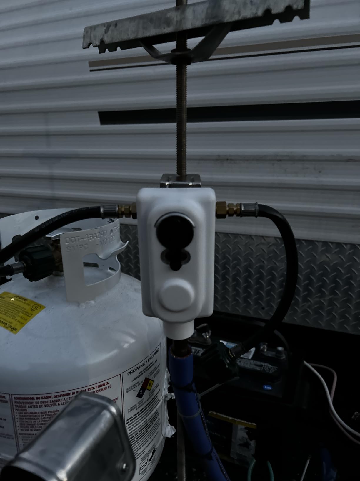 Flame King (KT12ACR-2) 2-Stage Auto Changeover LP Propane Gas Regulator With Two 12 Inch Pigtails For RVs, Vans, Trailers customer photo 2