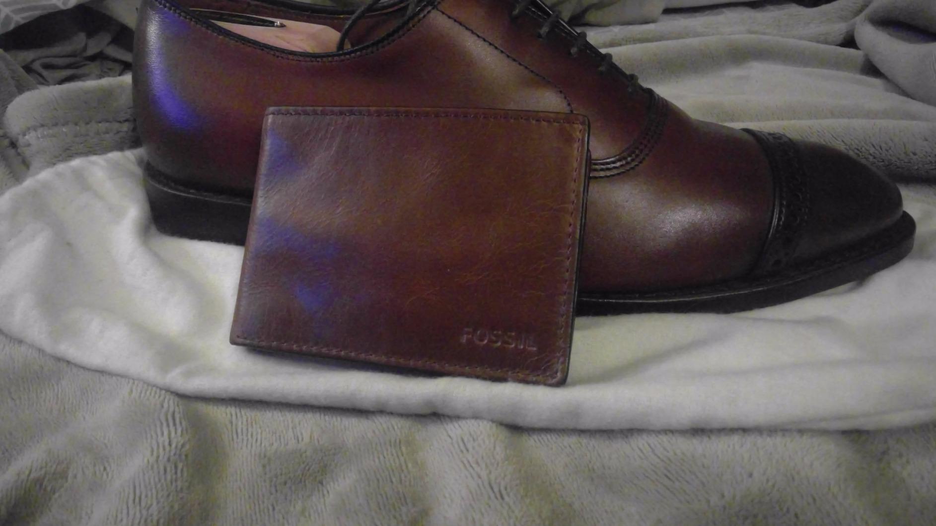 Fossil Men's Derrick Leather Slim Wallet for Men, Minimalist Magnetic Money Clip Bifold Front Pocket Wallet, Brown customer photo 1