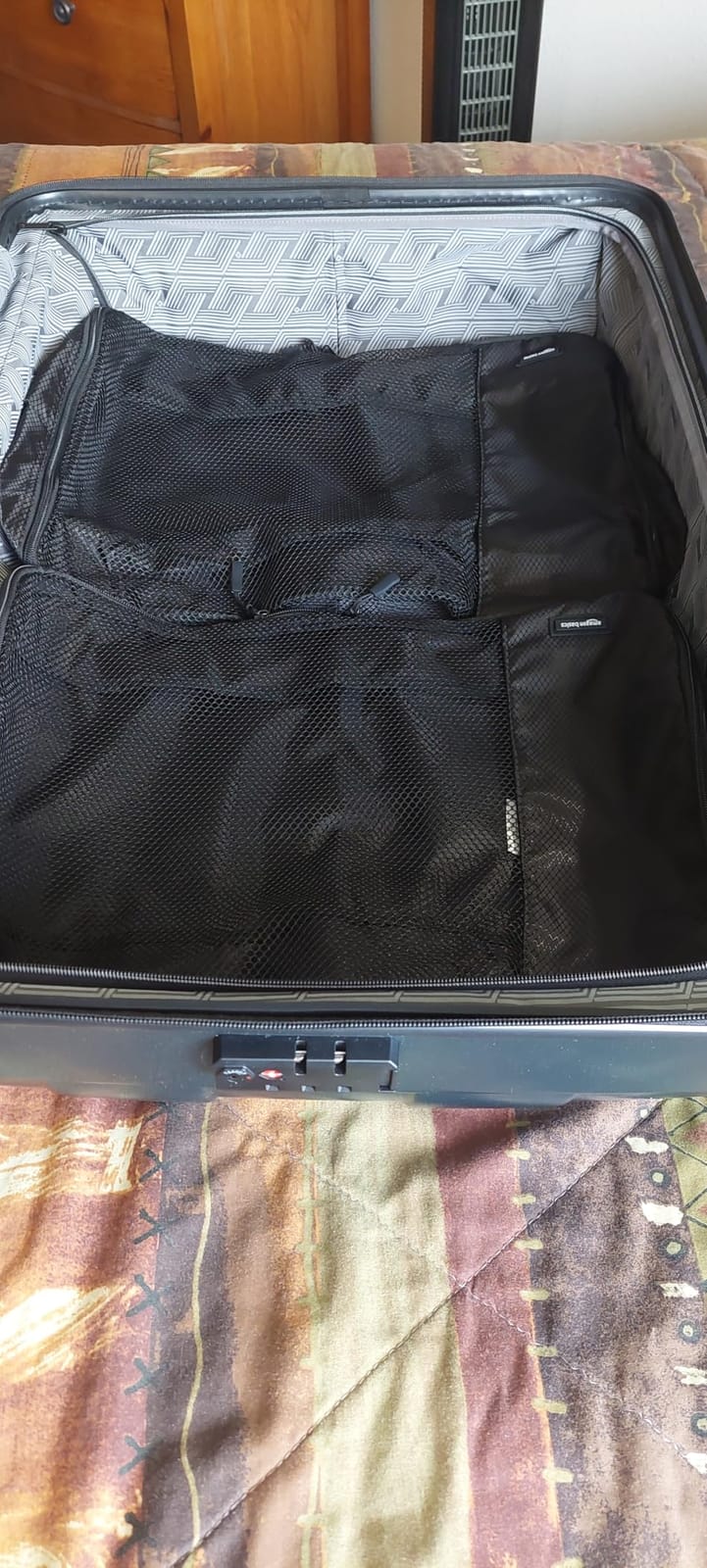 Amazon Essentials 4-Piece Packing Cubes Travel Accessories Set, Luggage Organizer with Double Zipper, Mesh Top, Space-Saving, Medium, Black (Previously Amazon Basics) customer photo 1