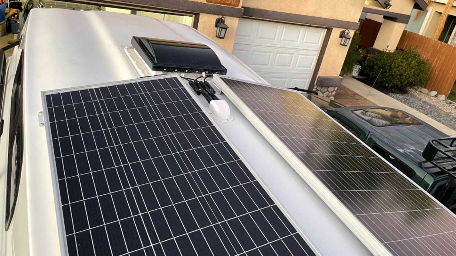 Renogy 200W 12V N-Type RV Solar Panel Kit with Adventurer 30A Controller customer photo 1