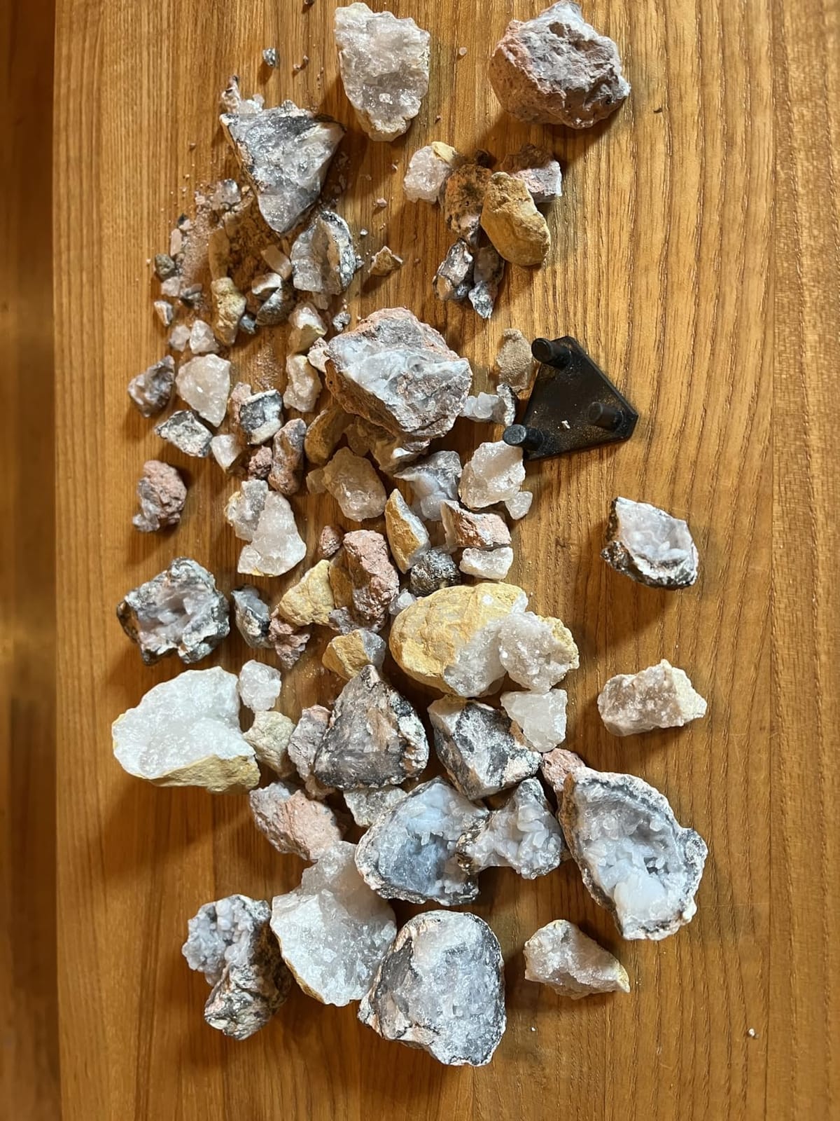 National Geographic Break Open 10 Premium Geodes for Kids Ages 8-12 | Safety Goggles, Real Crystal Geodes, Geology Science Kit, Break Your Own Geodes, STEM Activity, Birthday Gift customer photo 1