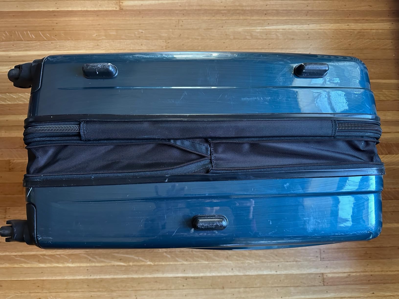 Samsonite Winfield 2 Hardside Expandable Luggage with Spinner Wheels, Burgundy, Checked-Medium 24-Inch customer photo 2