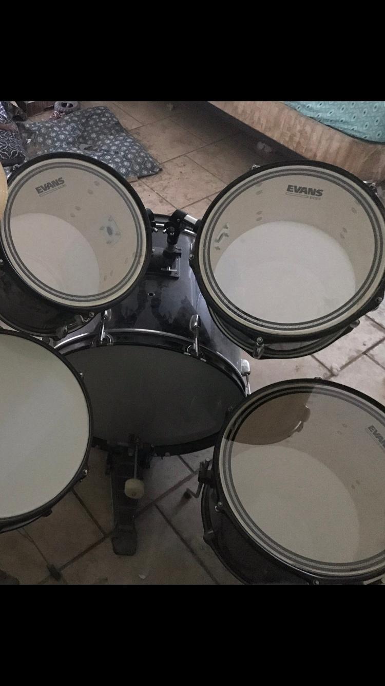 NOOBECR LAGRIMA 22 inch 5 Piece Full Size Complete Adult Drum Set with Adjustable Throne, Stainless Steel Cymbals, Pedal & 2 Drumsticks,Thick Drum Skin & Double Braced Hardware,Black customer photo 1