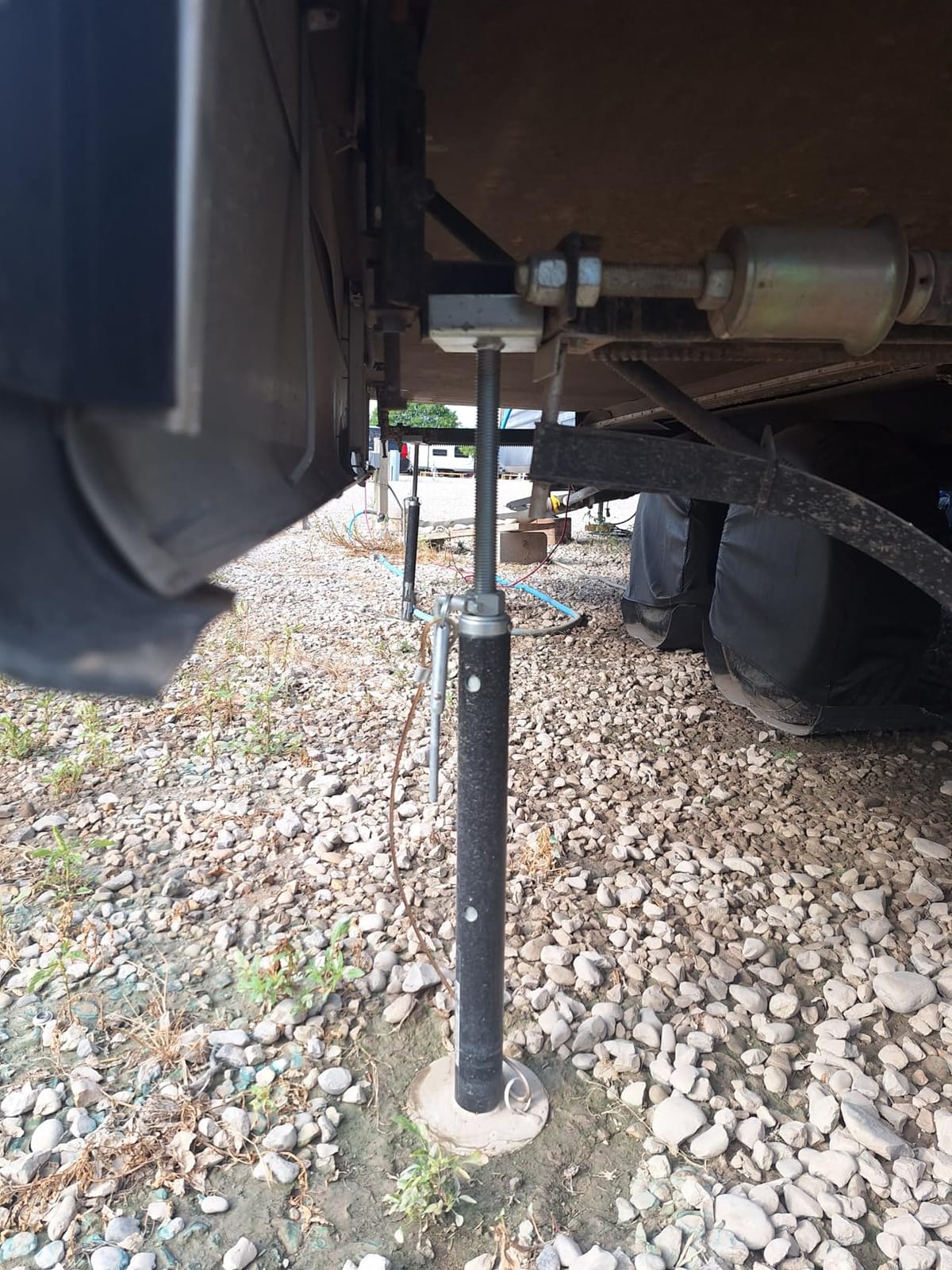 Camco Eaz-Lift RV Slide Out Supports - Heavy-Duty Steel Support Jacks for Camper - Adjustable Height from 19