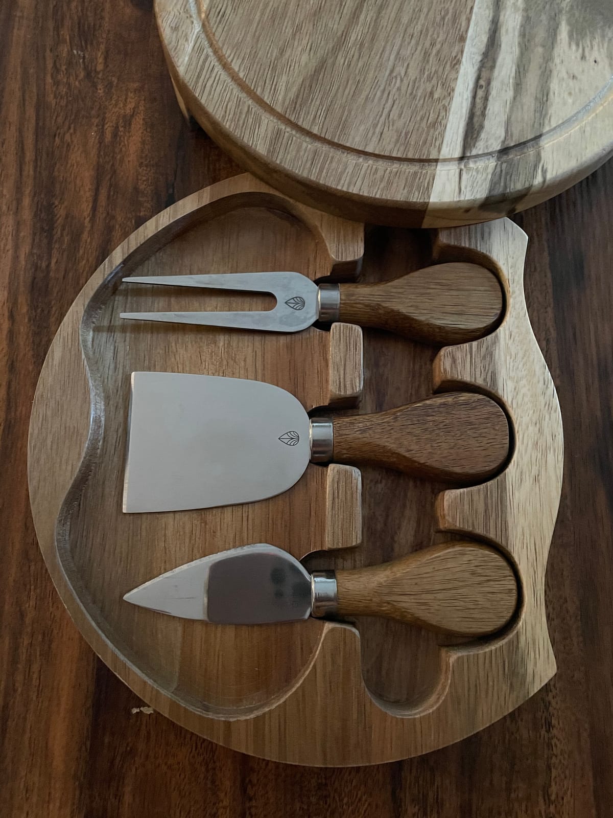TOSCANA - a Picnic Time brand Acacia Brie Cheese Board and Knife Set - Charcuterie Board Set - Wood Cutting Board, (Acacia Wood) 7.5 Inches customer photo 1