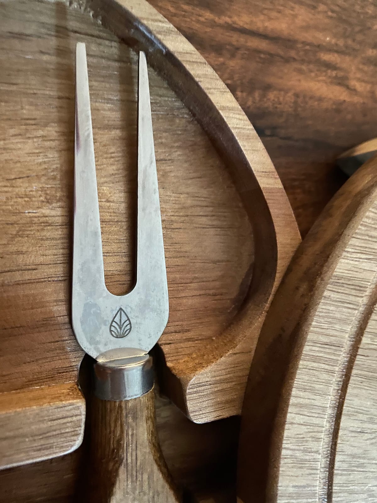 TOSCANA - a Picnic Time brand Acacia Brie Cheese Board and Knife Set - Charcuterie Board Set - Wood Cutting Board, (Acacia Wood) 7.5 Inches customer photo 2
