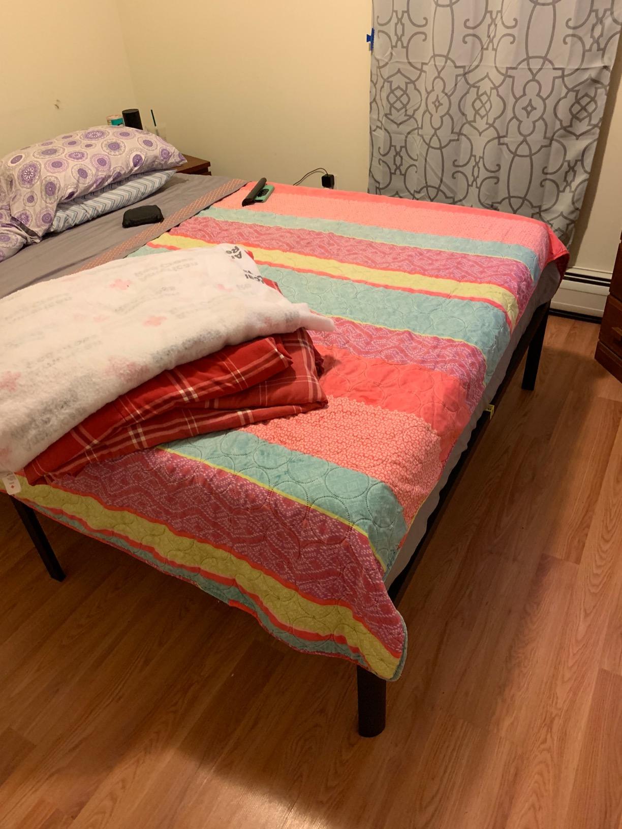 ZINUS Van 16 Inch Metal Platform Bed Frame / Steel Slat Support / No Box Spring Needed / Easy Assembly, Full customer photo 1