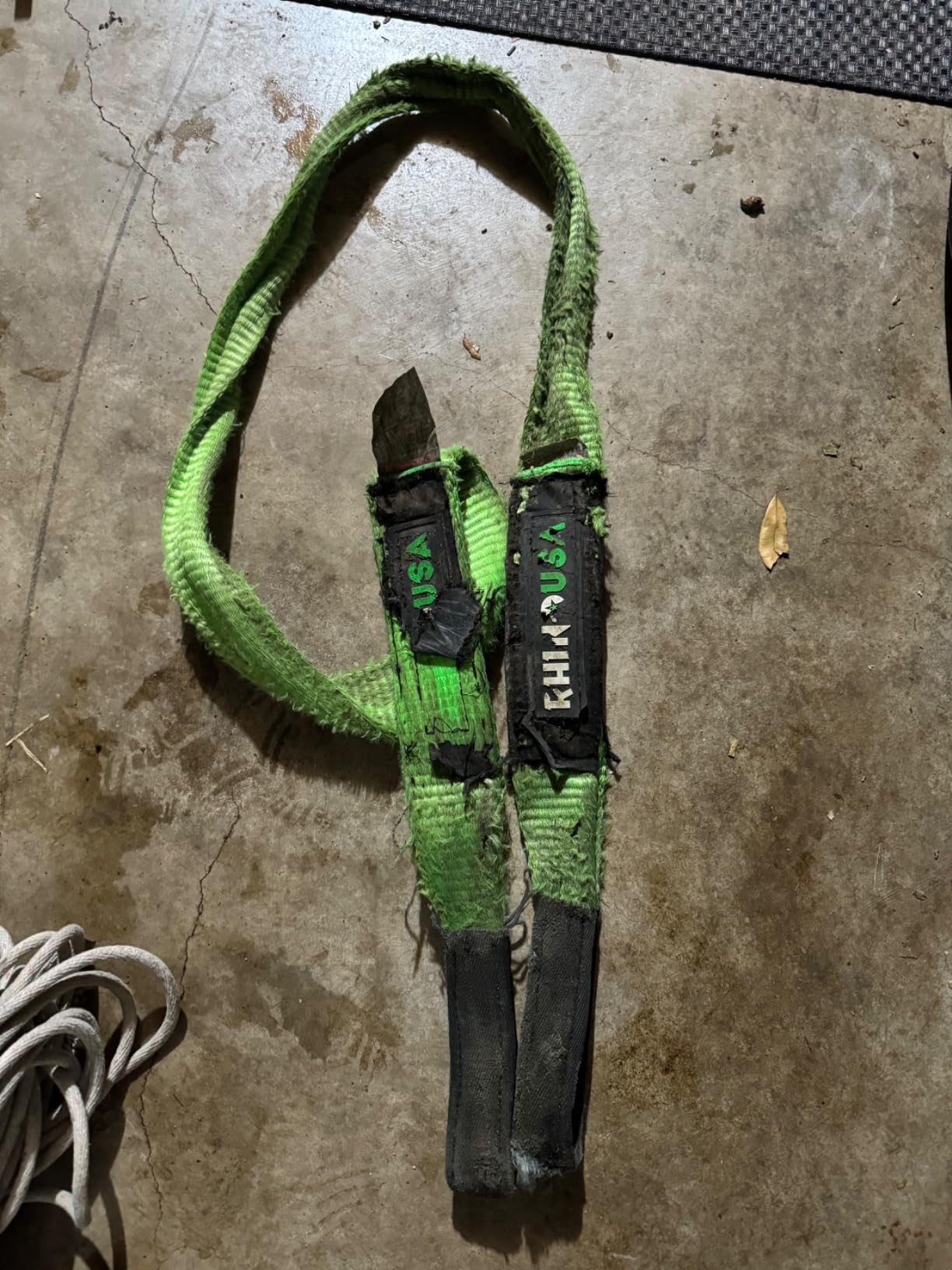 Rhino USA Tree Saver Tow Strap (3in x 8ft) - 31,518lb Winch Extension | 31,518lb Break Strength Extension Strap. For Truck, UTV, ATV. Compatible with Jeep, Ford, Toyota & Winch Lines. Black customer photo 2