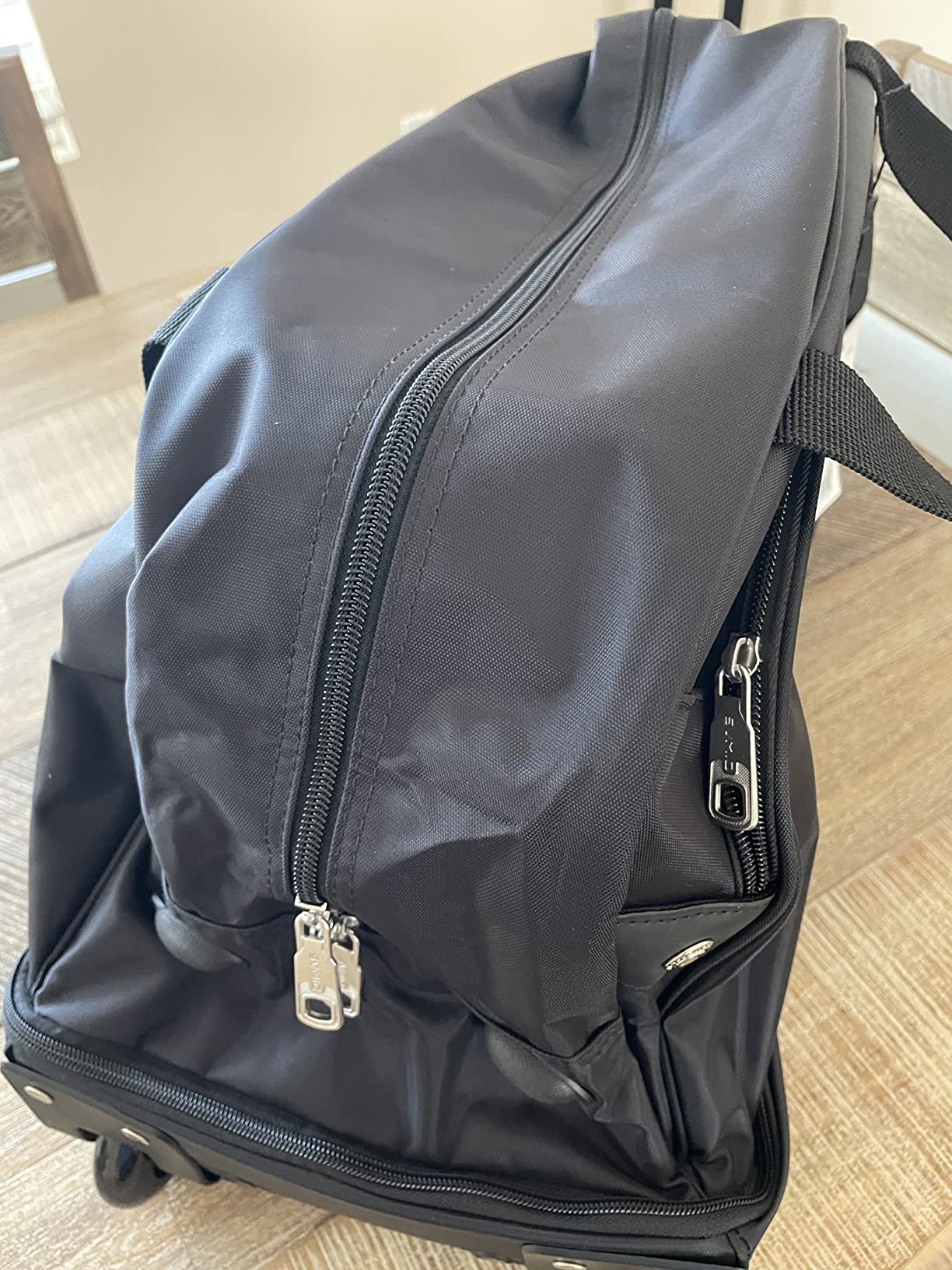 OIWAS Rolling Duffle Bag with Wheels, 22 inch Carry On Bag for Travel | Wheeled Duffel Bags for Weekender Overnight, Expandable 50L to 60L, Rolling Gym Bag for Sport, for Women Men, Water-Resistant customer photo 2
