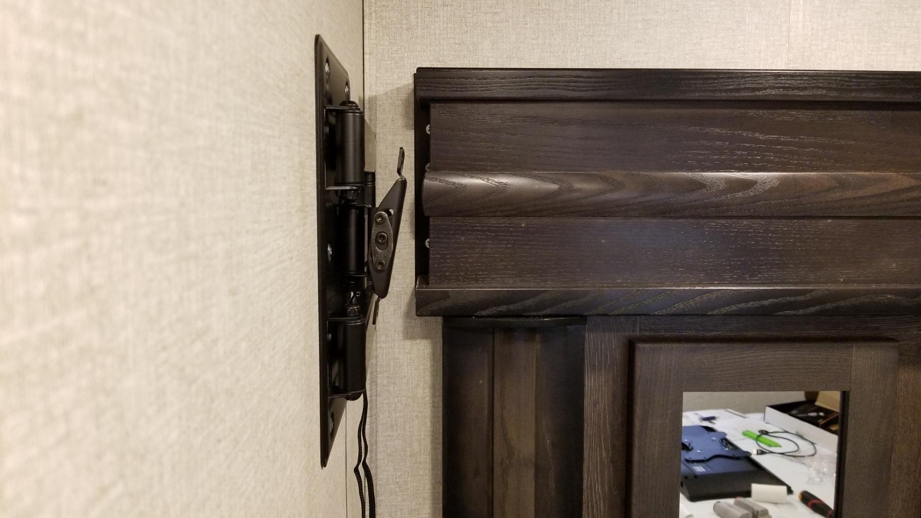 Mount-It! Lockable RV TV Mount 23-55 Inch, Full Motion RV TV Wall Mount for Camper, Travel Trailer & Motorhome, Pull Cord Locking Mechanism, Quick Release, Heavy Duty VESA 75x75-400x400, 77 lb customer photo 1