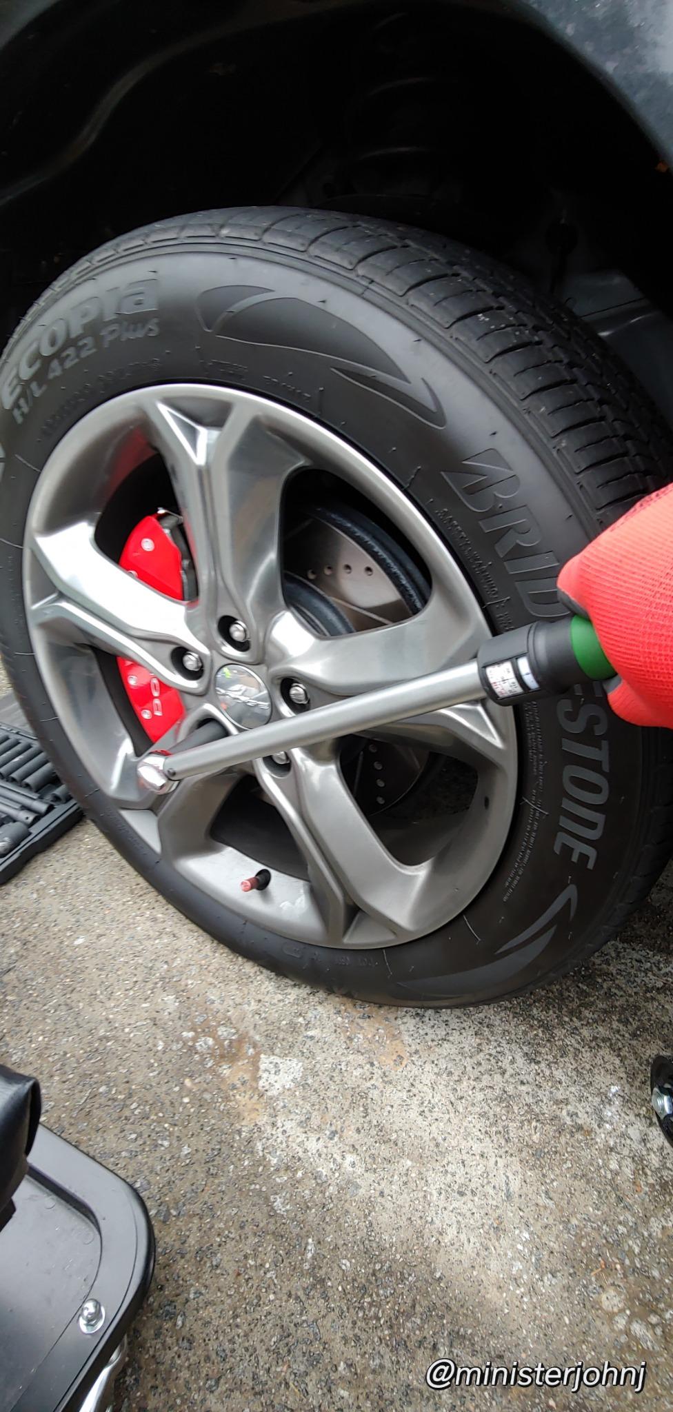 eTORK 1/2 Inch Drive Foot Pound Torque Wrench (50-250 ft-lb / 70-340 Nm) customer photo 2