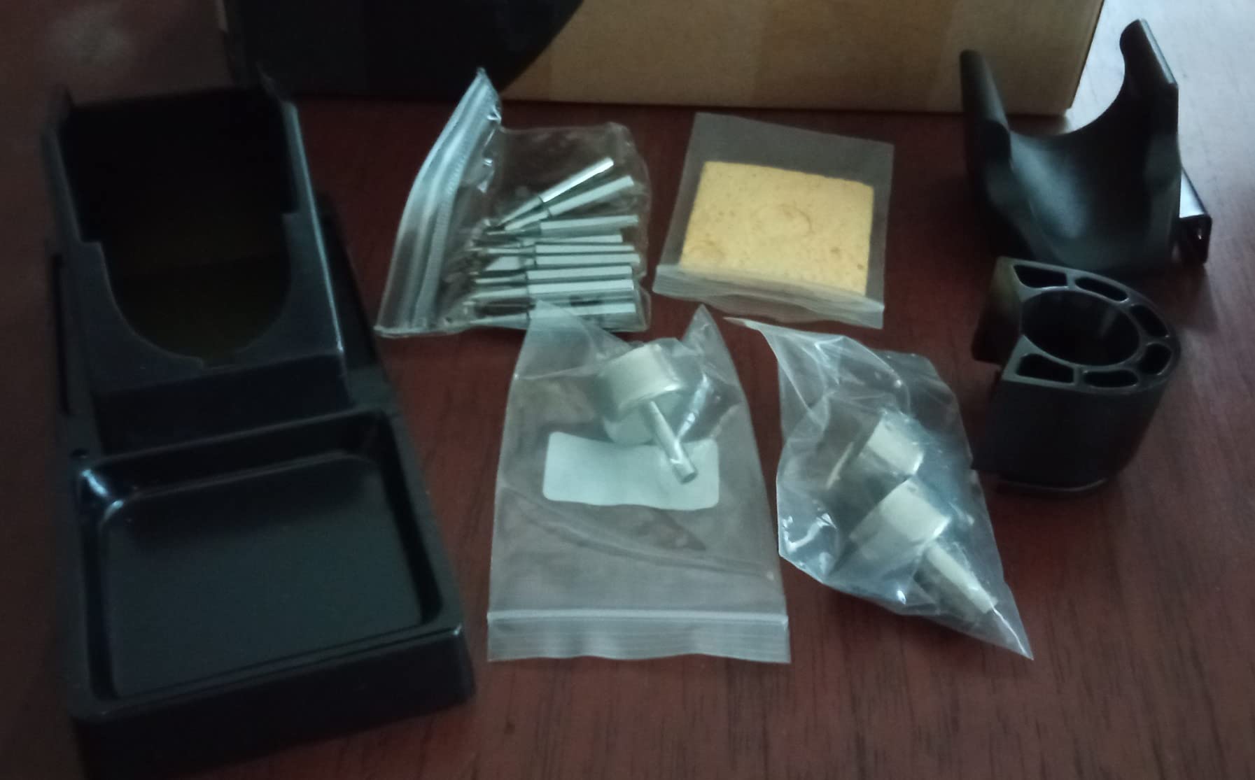 8586 110V Solder Station, 2 in 1 Digital Display SMD Hot Air Rework Station and Soldering Iron, 12pcs Different Soldering Tips, Tweezers,Desoldering Pump,700W 480℃ customer photo 2