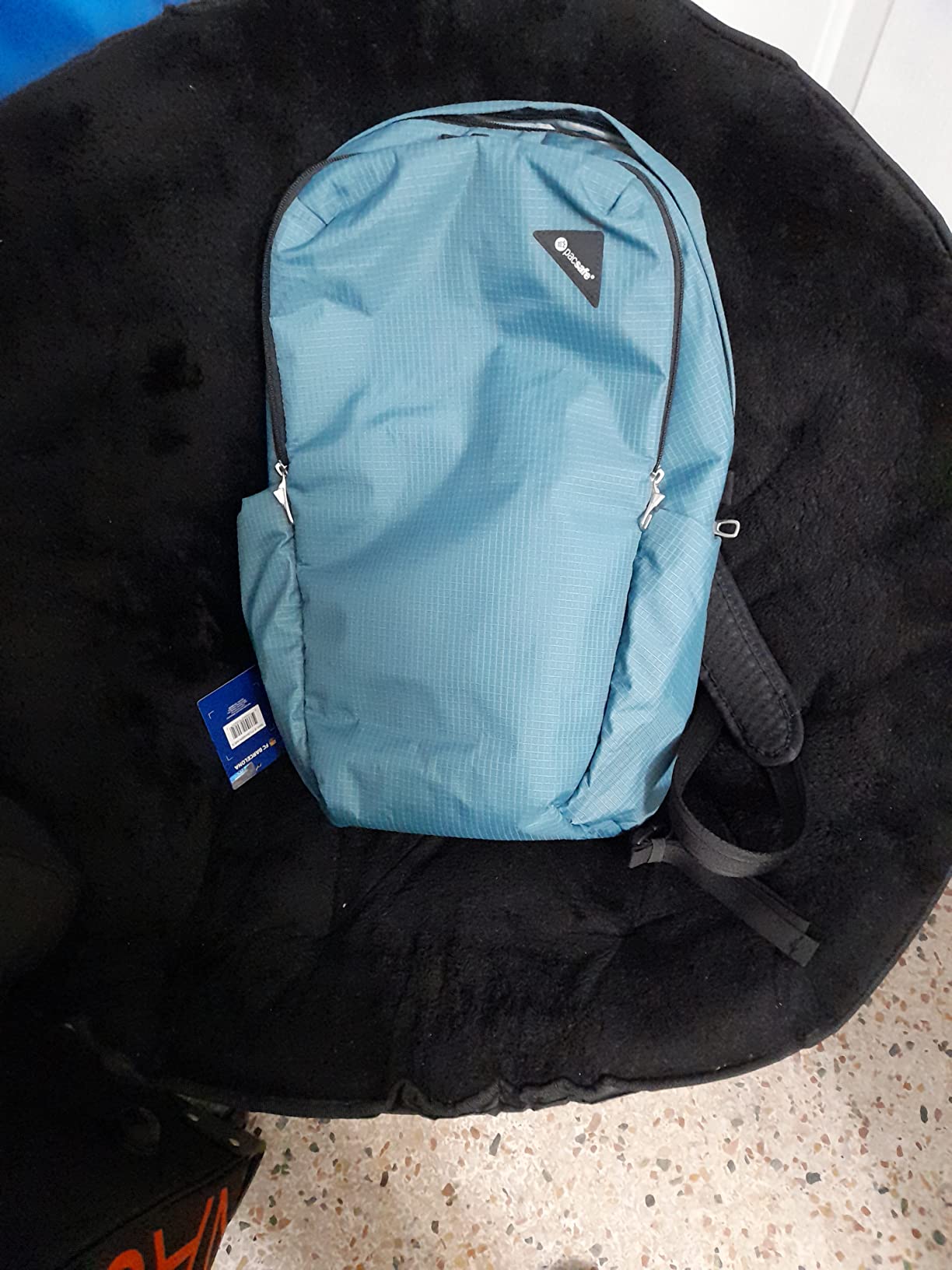 Pacsafe Vibe 25L Anti Theft Travel Pack Casual Daypack, Black customer photo 2