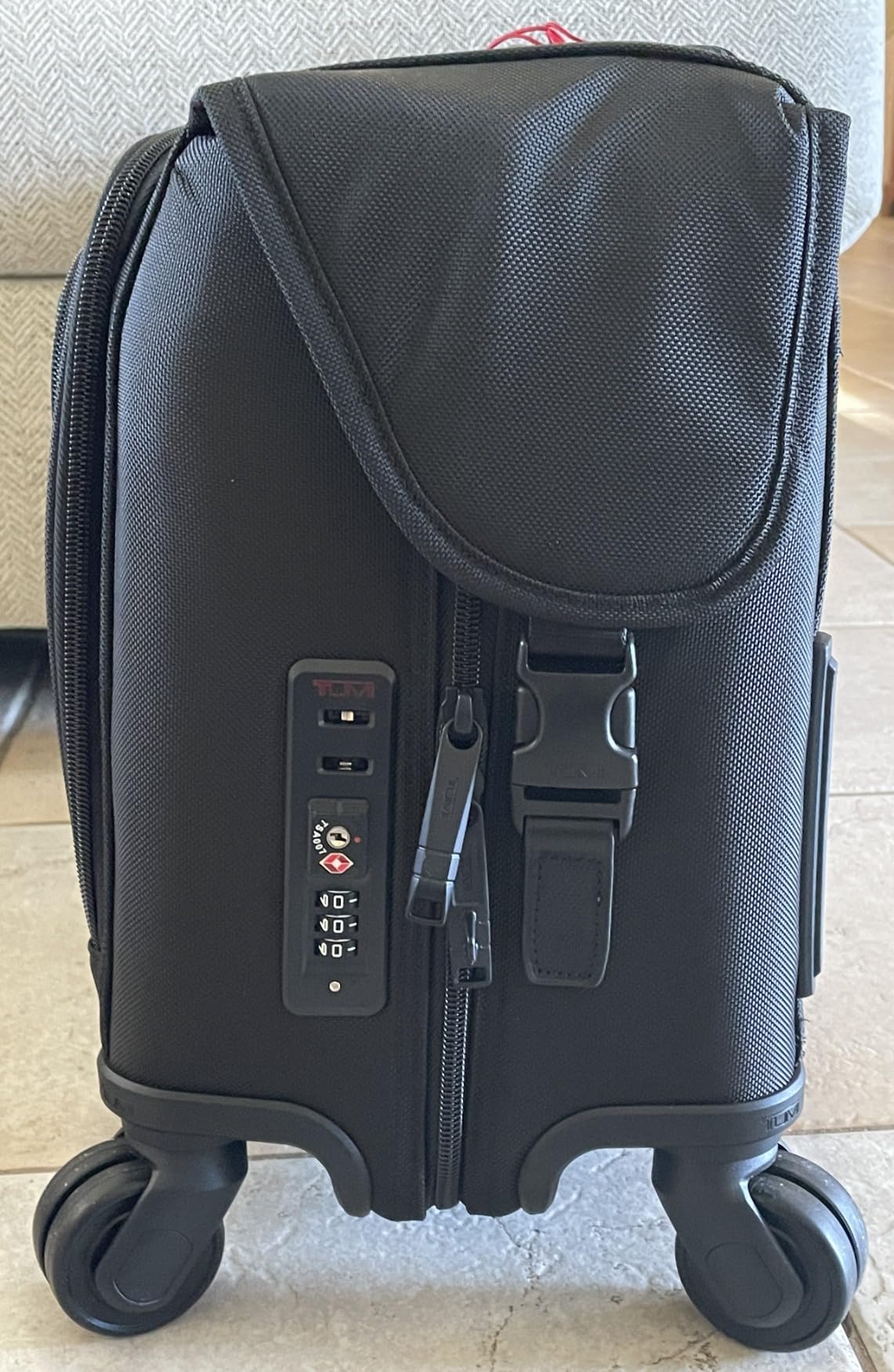 TUMI Alpha Garment 4 Wheeled Carry-On Luggage, Black customer photo 2