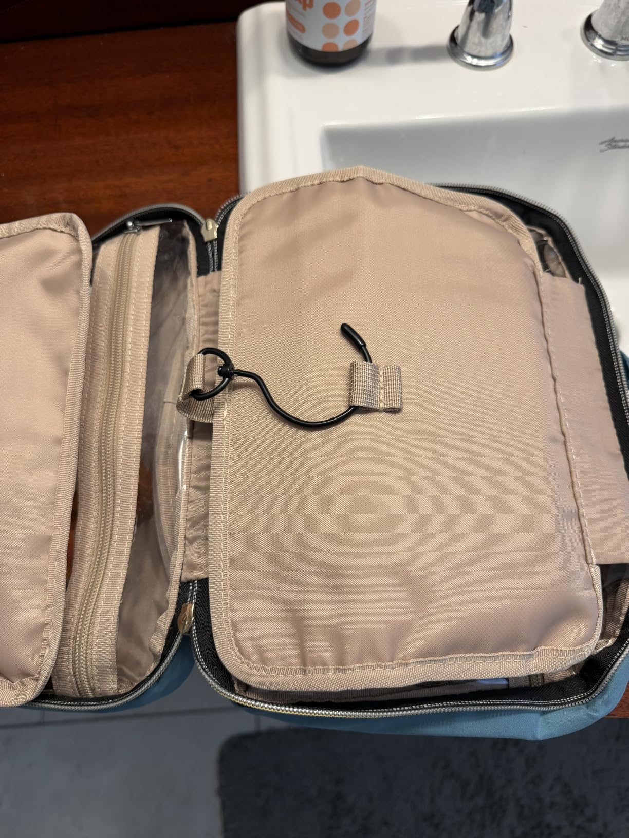 BAGSMART Toiletry Bag Travel Bag with Hanging Hook, Water-resistant Makeup Cosmetic Bag customer photo 2
