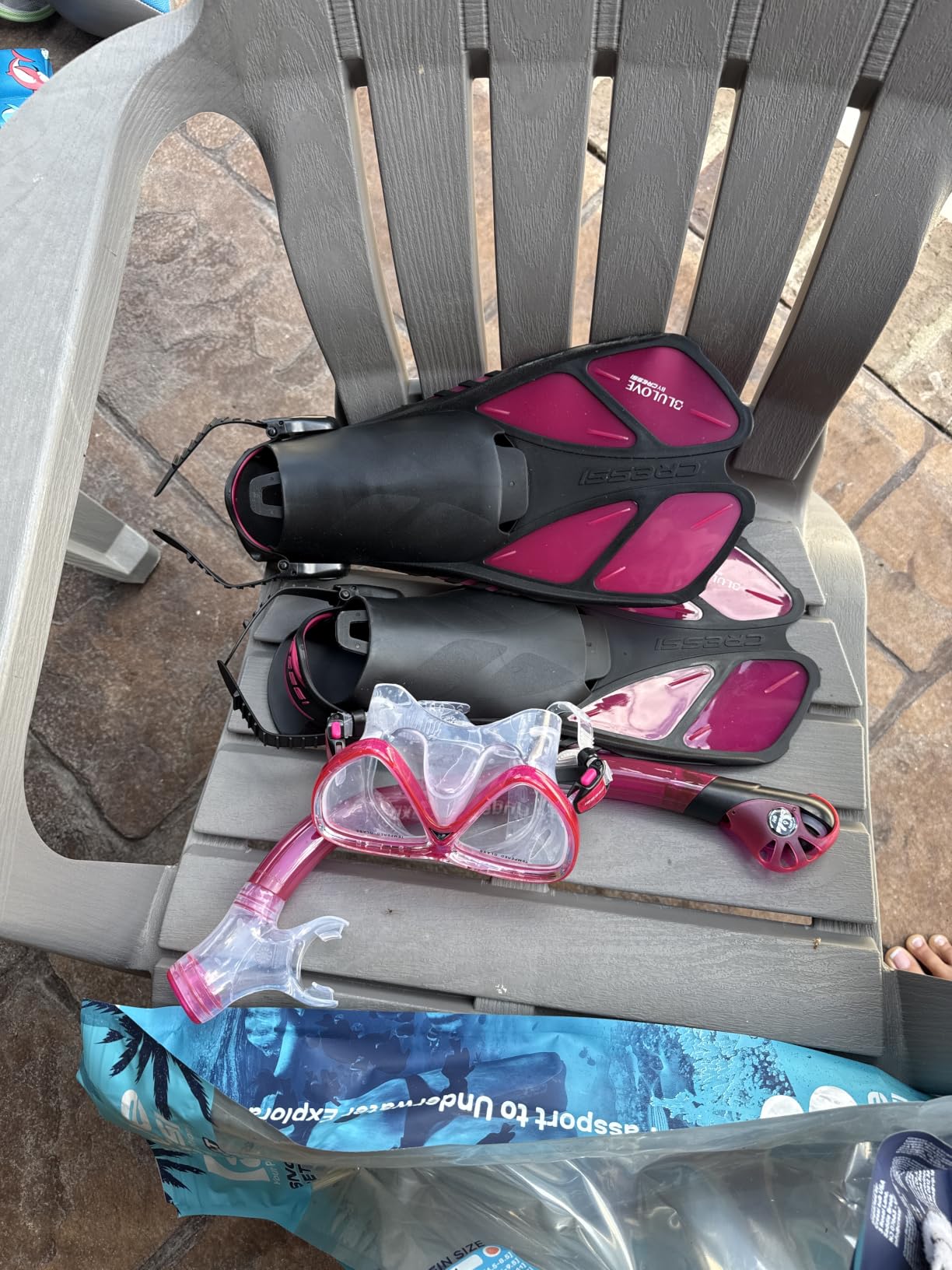 Cressi Adult Snorkel Set (Mask, Dry Snorkel, Adjustable Fins) - Light for Travel - Ocean Set: Designed in Italy customer photo 1