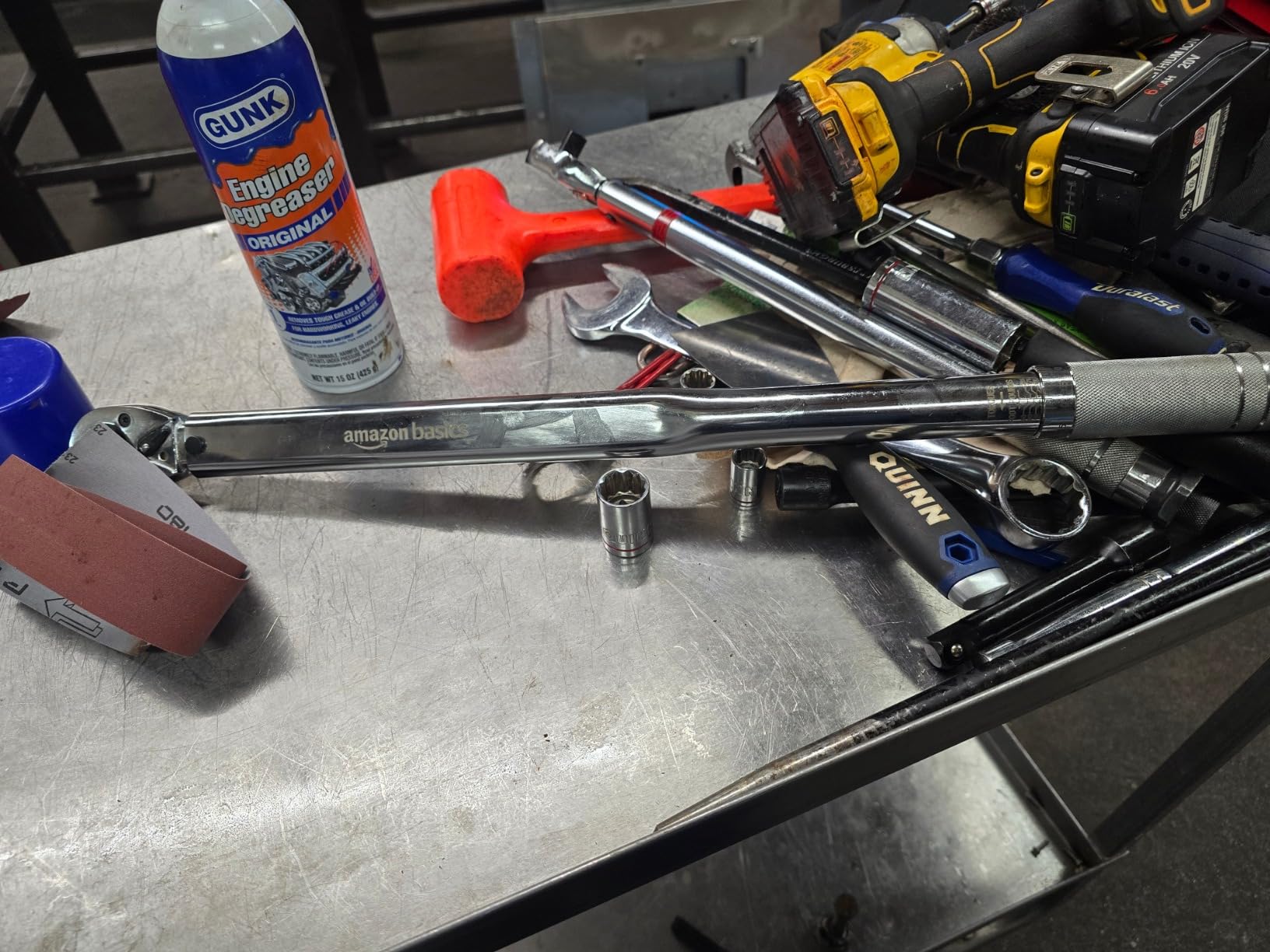 Amazon Basics 1/2-Inch Drive Click Heavy-Duty Torque Wrench with Audible Click, High Accuracy, 25-250 ft-lb, 33.9-338.9 Nm customer photo 2