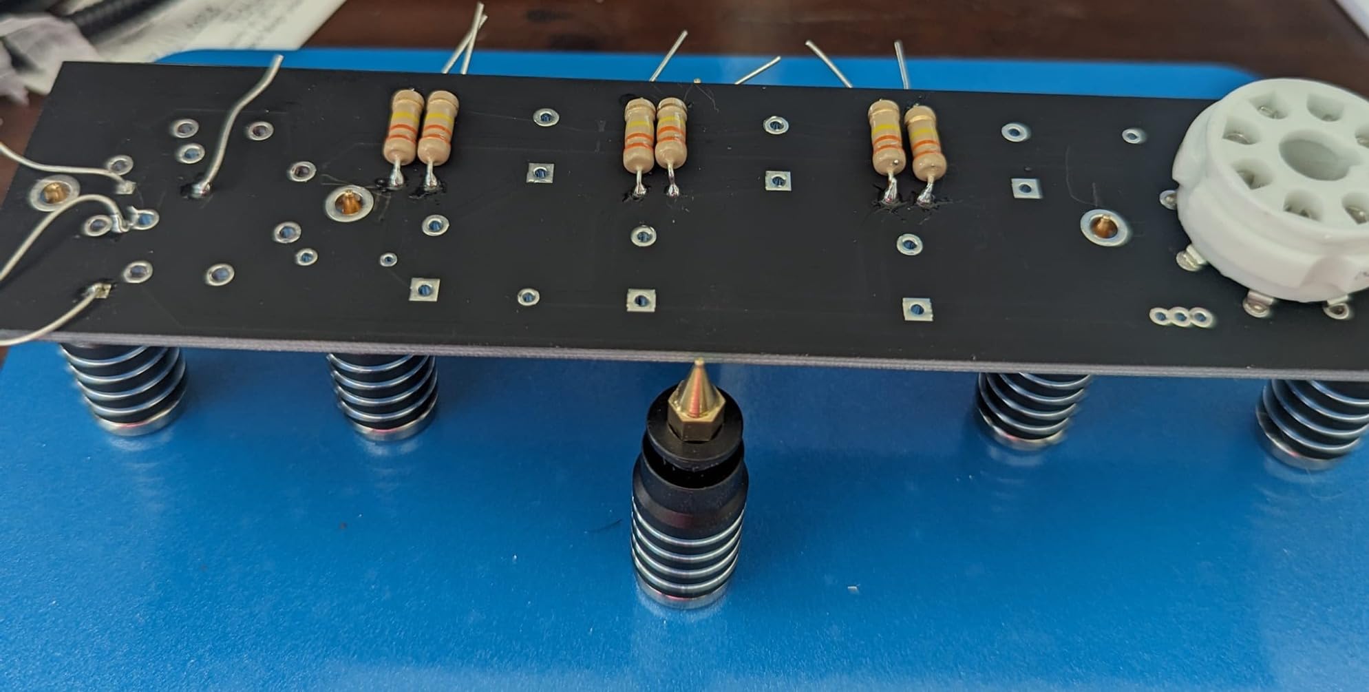 Toolour Soldering Helping Hands 6Pcs PCB Circuit Board Holder ESD Safe,Metal Magnetic Fixture Tower on the Blue Steel Base for Electronic Boards Repairing Soldering Desoldering Rework customer photo 2