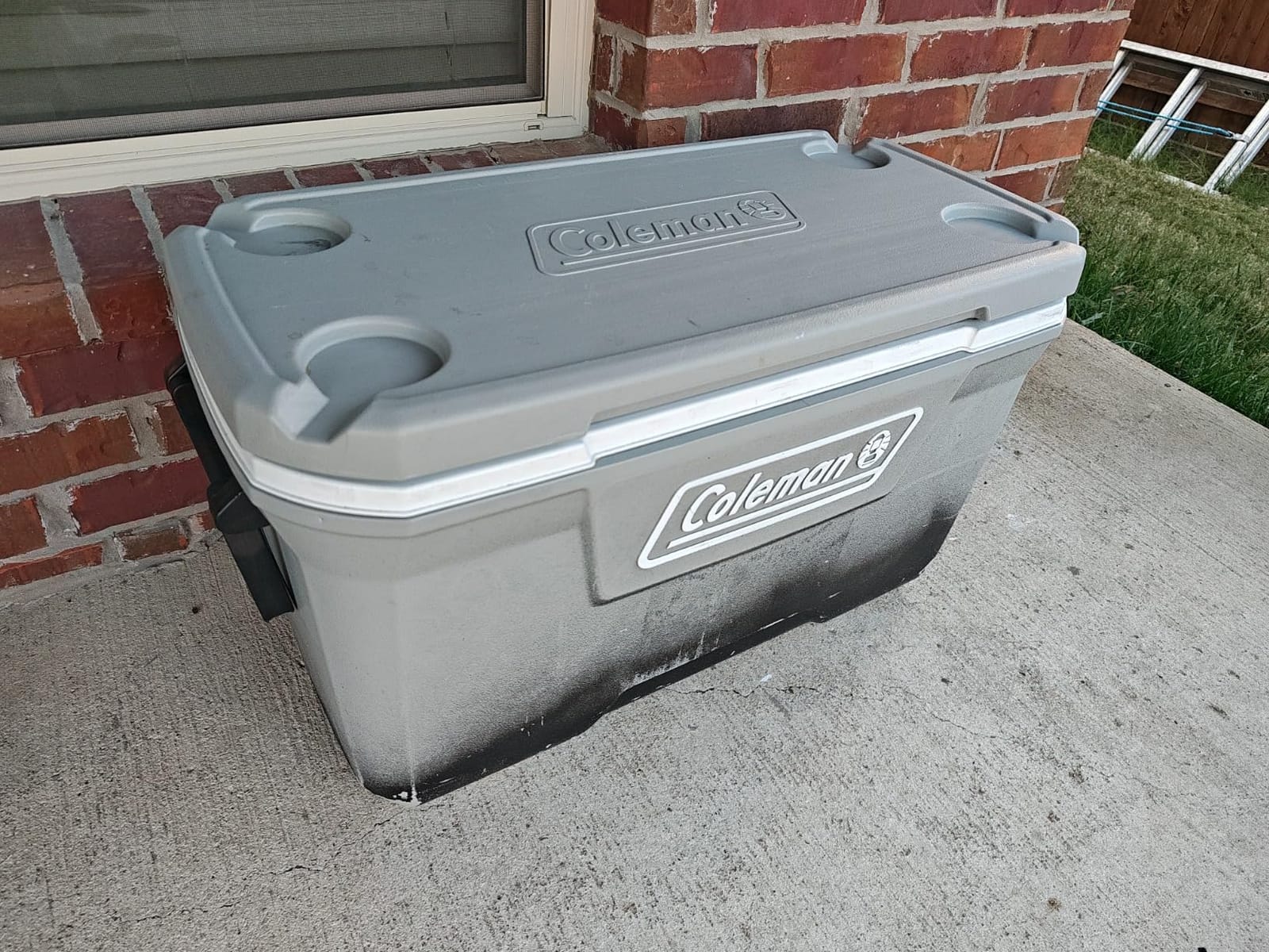 Coleman Classic Series Insulated Portable Cooler, Leak-Resistant Outdoor Hard Cooler Keeps Ice up to 5 Days, 52/70/120/150 Quart customer photo 2