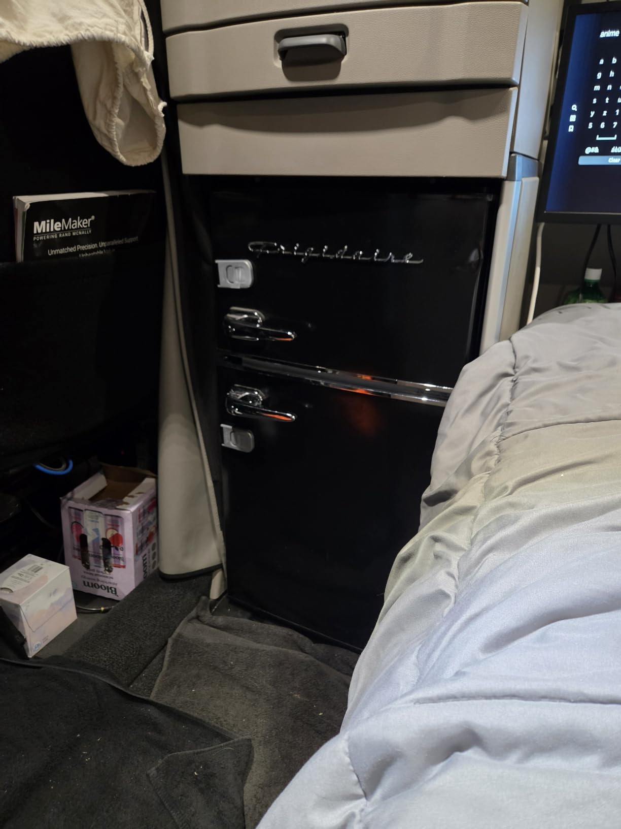Frigidaire EFR840 Retro Mini Fridge with Freezer & Side Bottle Opener - Small 2 Door Refrigerator for Office Bar or College Dorm Room - 3.2 Cu Ft, Black customer photo 1