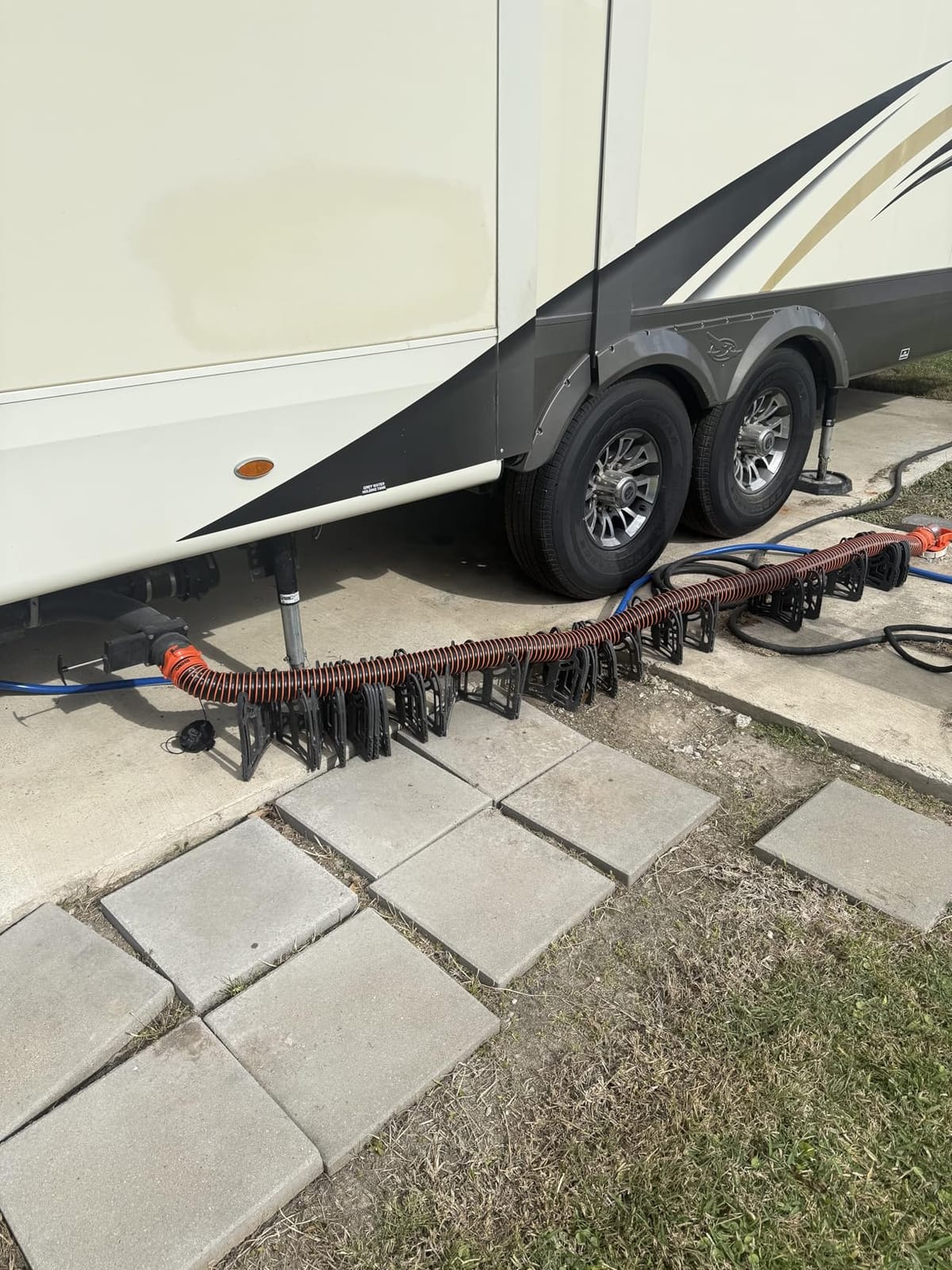 Camco RhinoEXTREME 20' RV Sewer Hose Kit, Pre-Assembled, Swivel Fittings | 24 Mil TPE with Reinforced Polymer Core, Transparent Elbow & 4-in-1 Adapter, 4 Storage Caps, Compresses to 57 Inch customer photo 1