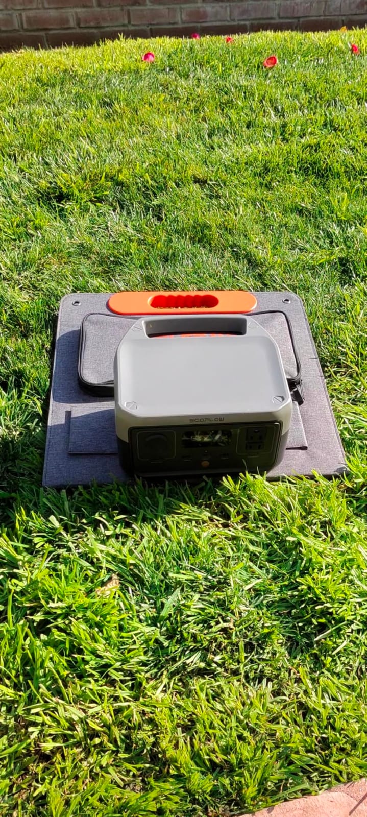 120W Portable Solar Panel for Power Station, 24% High Efficiency ETFE Foldable Solar Panel Charger, QC3.0, Type-C 60W, MC4 Output, IP65 Waterproof, for Outdoor Camping, RV, Emergency Power Supply customer photo 2