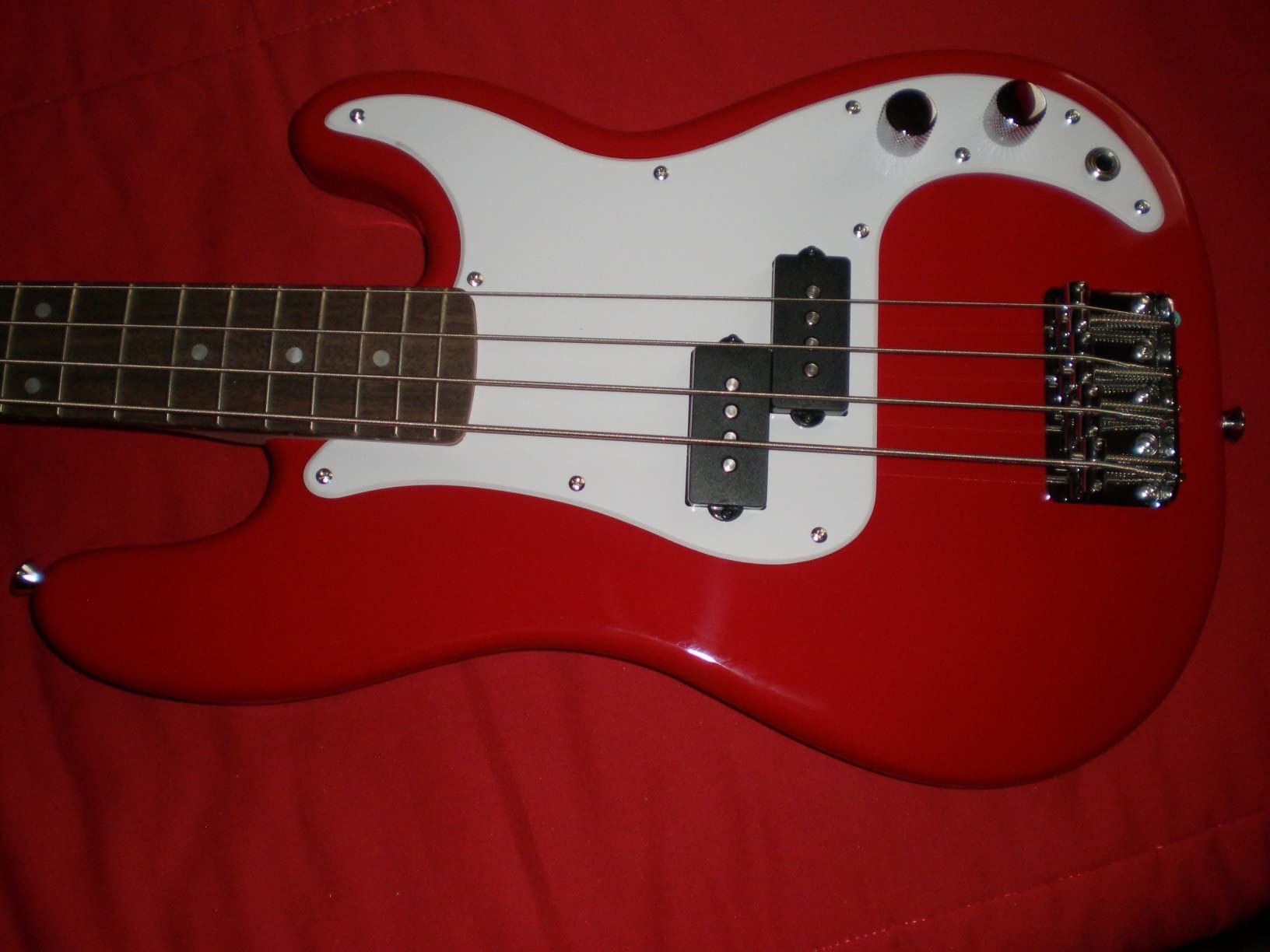 Fender Mini Precision Bass Guitar, Short Scale, 3/4 Size, Dakota Red | Compact short scale bass for kids and beginners, travel-friendly, iconic P Bass tone, laurel fingerboard, starter bass customer photo 2