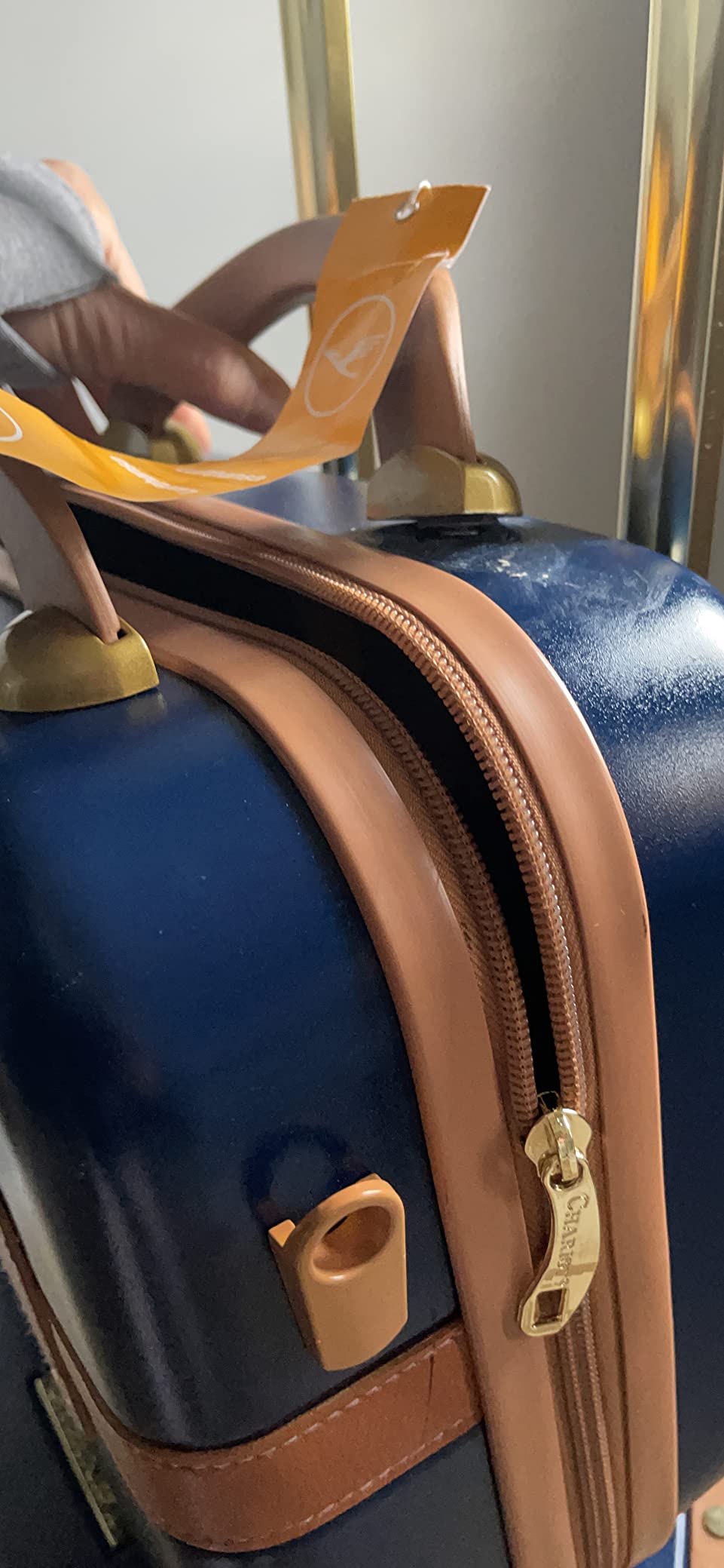 World Traveler Gatsby Vintage Style 2-Piece Hardside Carry-On Retro Train Case Spinner Luggage Set - Black customer photo 2
