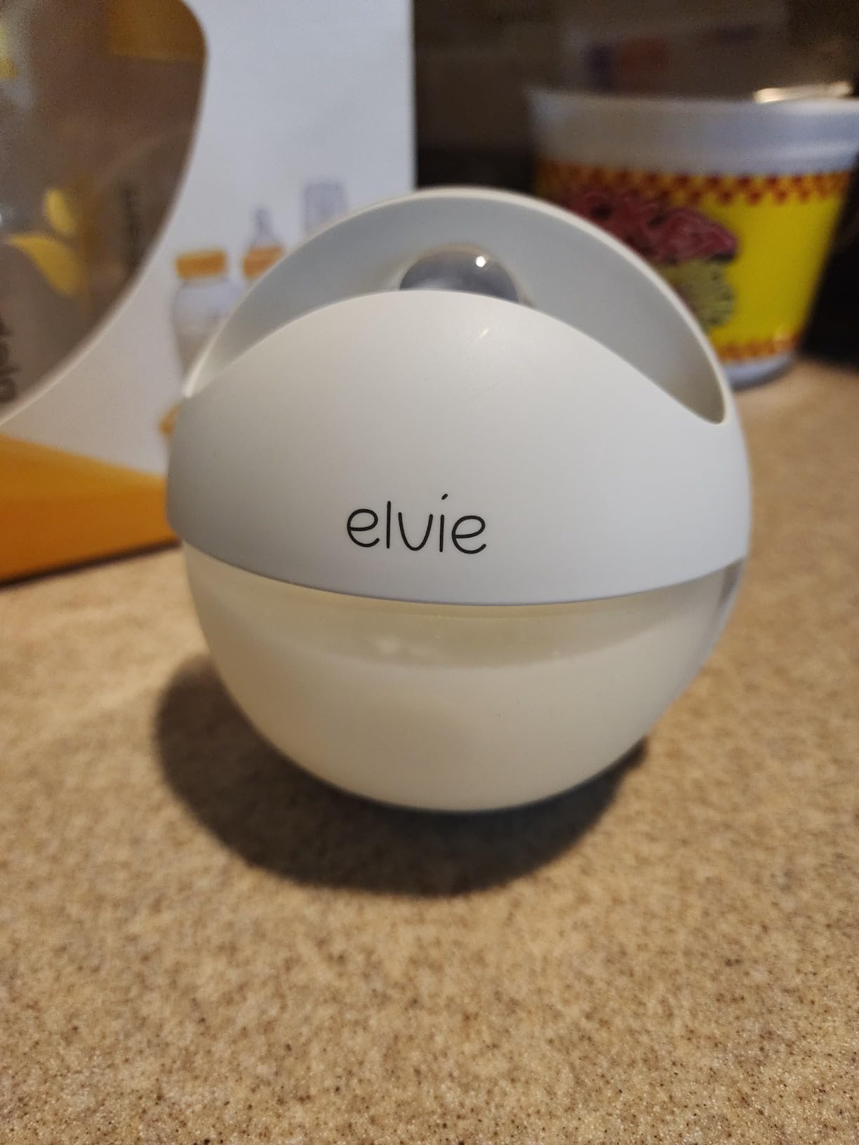 Elvie Curve - Manual Wearable Breast Pump - Hands-Free, Kick-Proof, Portable Silicone Pump that Can Be Worn in-Bra for Gentle, Natural Milk Expression - Breast Feeding Essentials customer photo 1