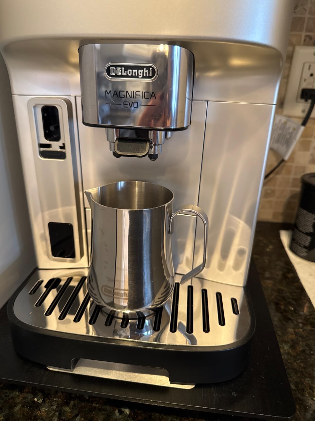 De'Longhi Milk Frothing Pitcher, Stainless Steel, 17 oz - DLSC069 customer photo 1