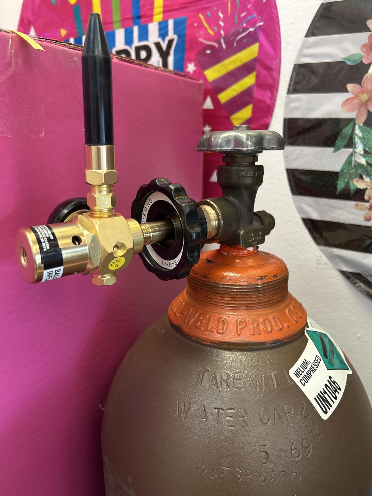 RX WELD Helium Regulator with CGA580 Tank Valve | Latex Balloon Filler Air Flow Inflator, 0-3000 PSI customer photo 1