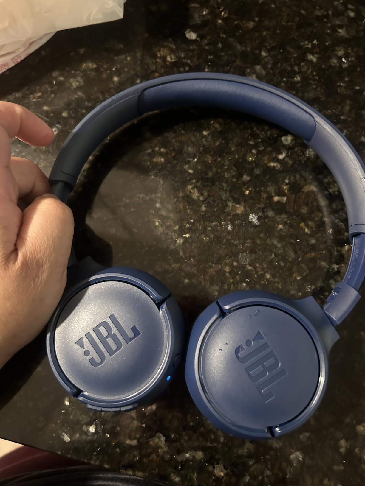 JBL Tune 510BT - Bluetooth headphones with up to 40 hours battery, microphone for call, foldable and comfortable, Android and iOs compatible (White) customer photo 2