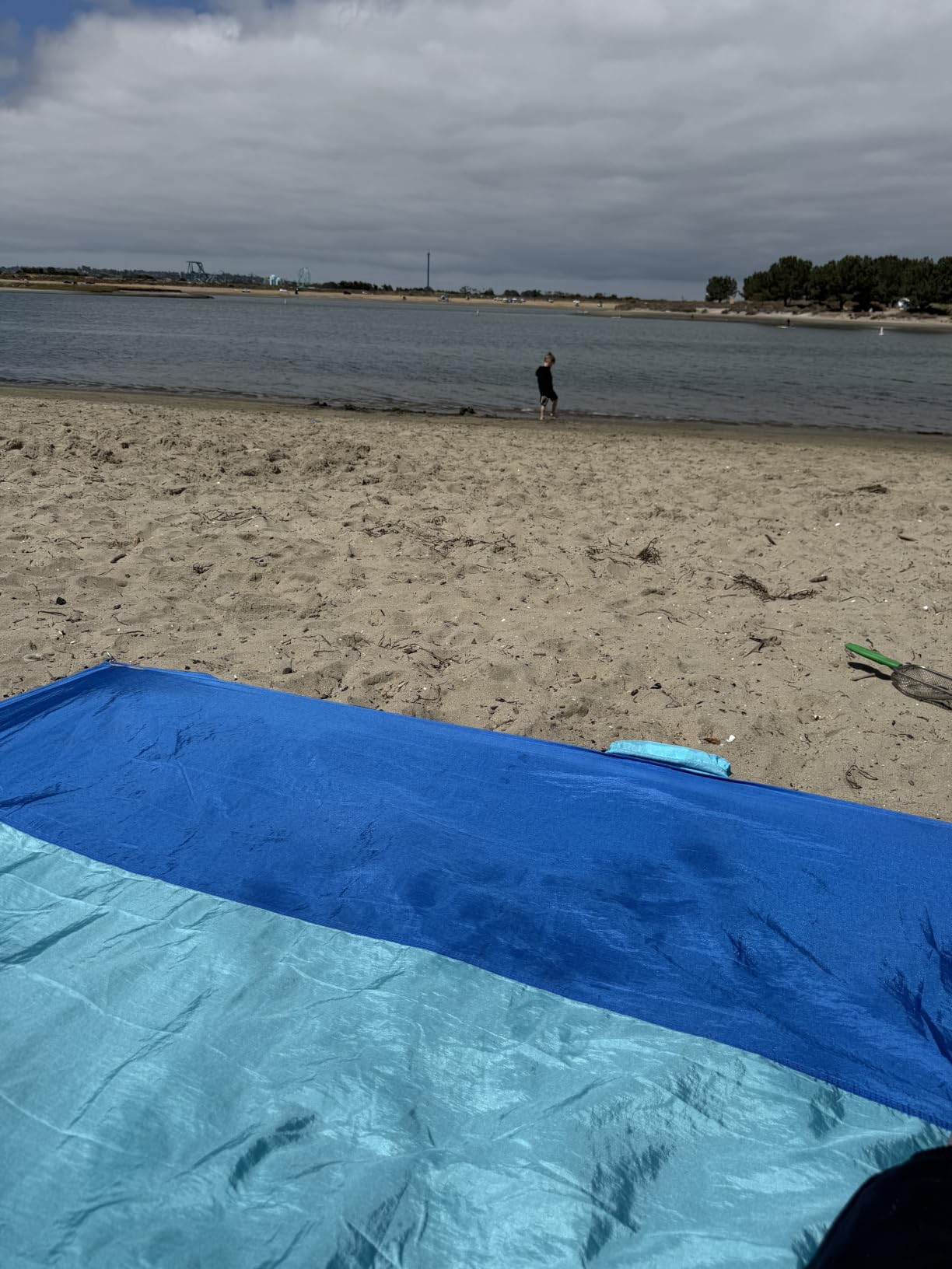 WEKAPO Beach Blanket Sandproof Waterproof, Extra Large Beach Mat, Oversized & Compact Sand Free, Quick Drying Beach Essentials for Vacation, Cruise, Picnic & Camping with Stakes customer photo 2