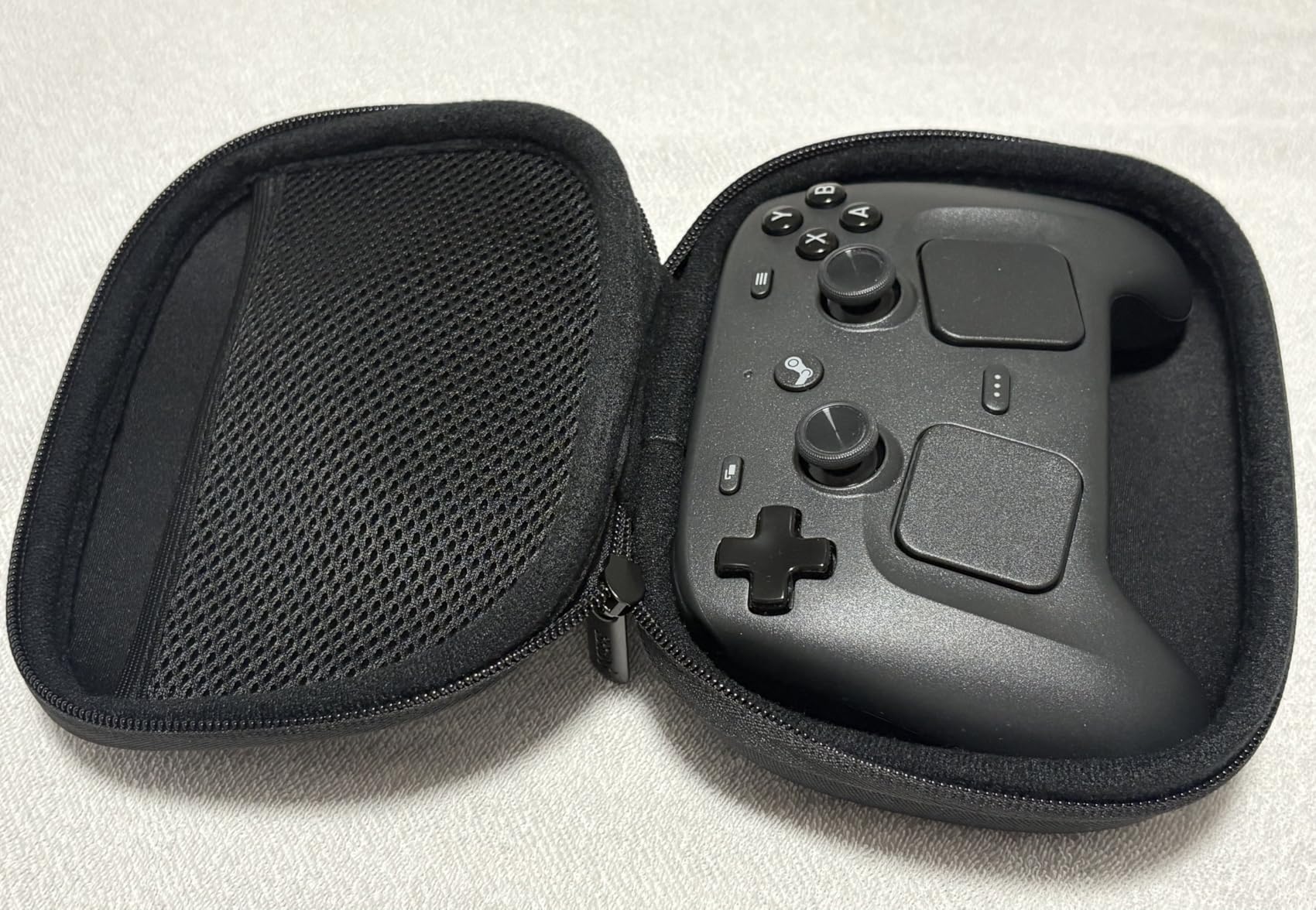 8Bitdo Classic Controller Travel Case - Pro 2, Sn30 Pro+, Switch, PS5, PS4, Xbox One & More customer photo 1