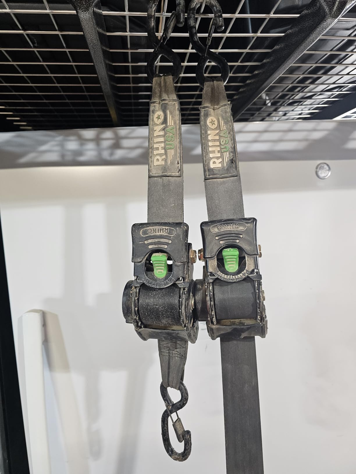 Rhino USA Retractable Ratchet Straps (2-Pack) - 2in x 10ft, 3,033lb, Black - Heavy Duty Auto Self Retracting Tie Downs. For Truck, Cargo Trailer, Motorcycle & UTV, Tangle-Free Storage. Black customer photo 2