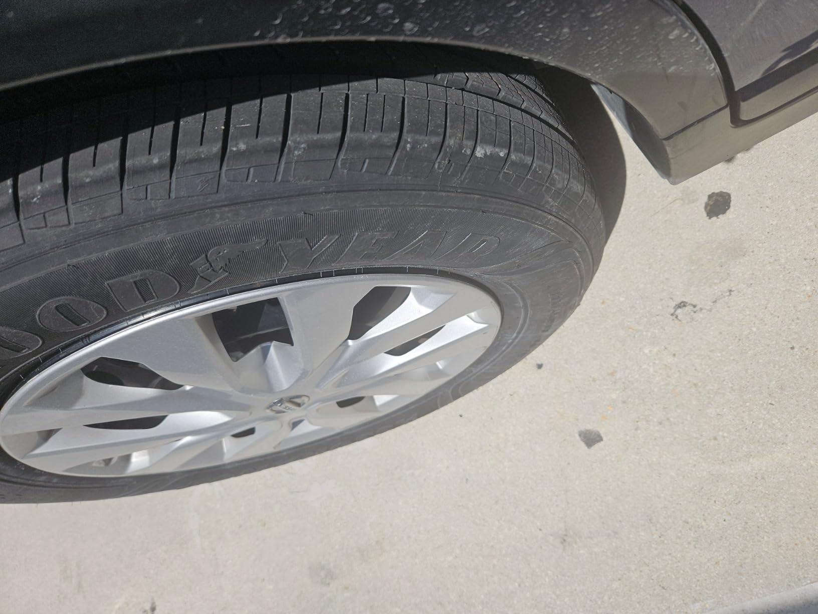 Goodyear Assurance Finesse All-Season 225/65R17 SL 102H Touring Tire customer photo 2