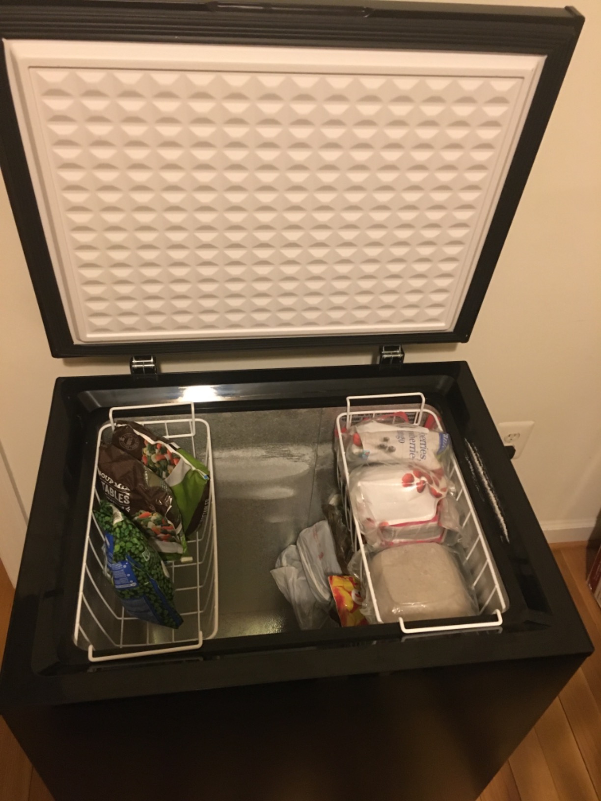 ADT -40°F-Low Temp Chest Freezer, 3.5 Cu Ft Deep Freezer with 2 Removable Baskets, Ideal for Beaded Ice Cream, Seafood, Meat & Long-Term & Frozen Storage (Red, 3.5 Cubic Feet) customer photo 2