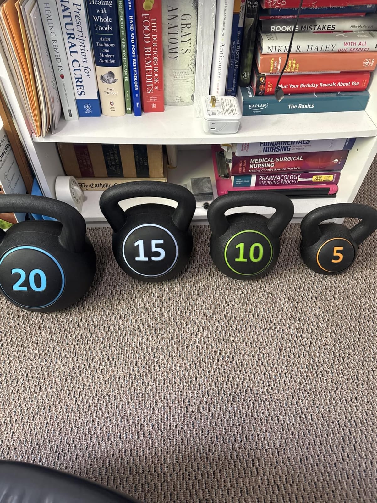 Yaheetech 4 Piece Kettlebell Set 5lb 10lb 15lb 20lb Strength Training Black customer photo 2