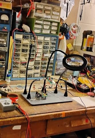 SainSmart Magnetic Helping Hands Soldering Station with an 11.1 x 7.1 Inch Larger Base, 5X LED Magnifying Lamp, 4 PCB Circuit Board Holder & 4 Flexible Magnetic Helping Hands customer photo 2
