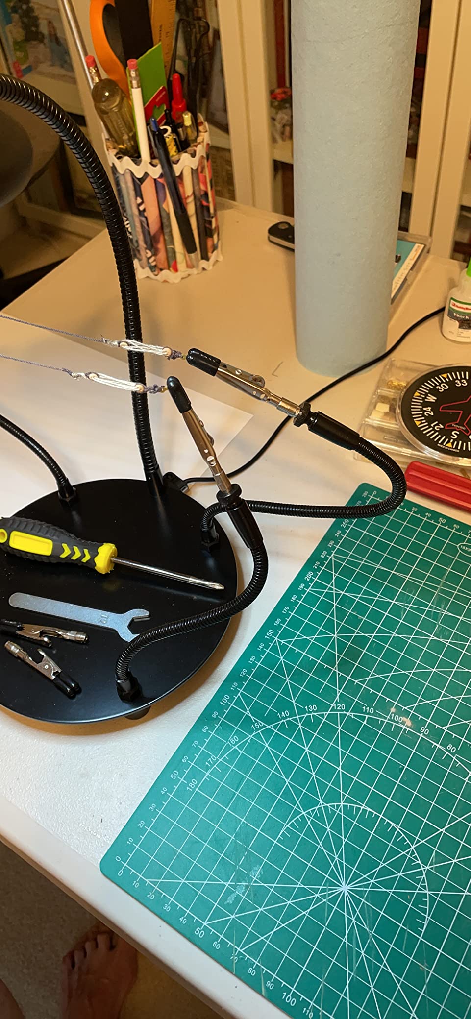 XYK Helping Hands Soldering Station with 3X Magnifying Glass with light, 4 Flexible Helping Hand Arms Magnifier and Third Hand Soldering Tool for Electronic Repair Soldering Jewelry Crafts customer photo 2
