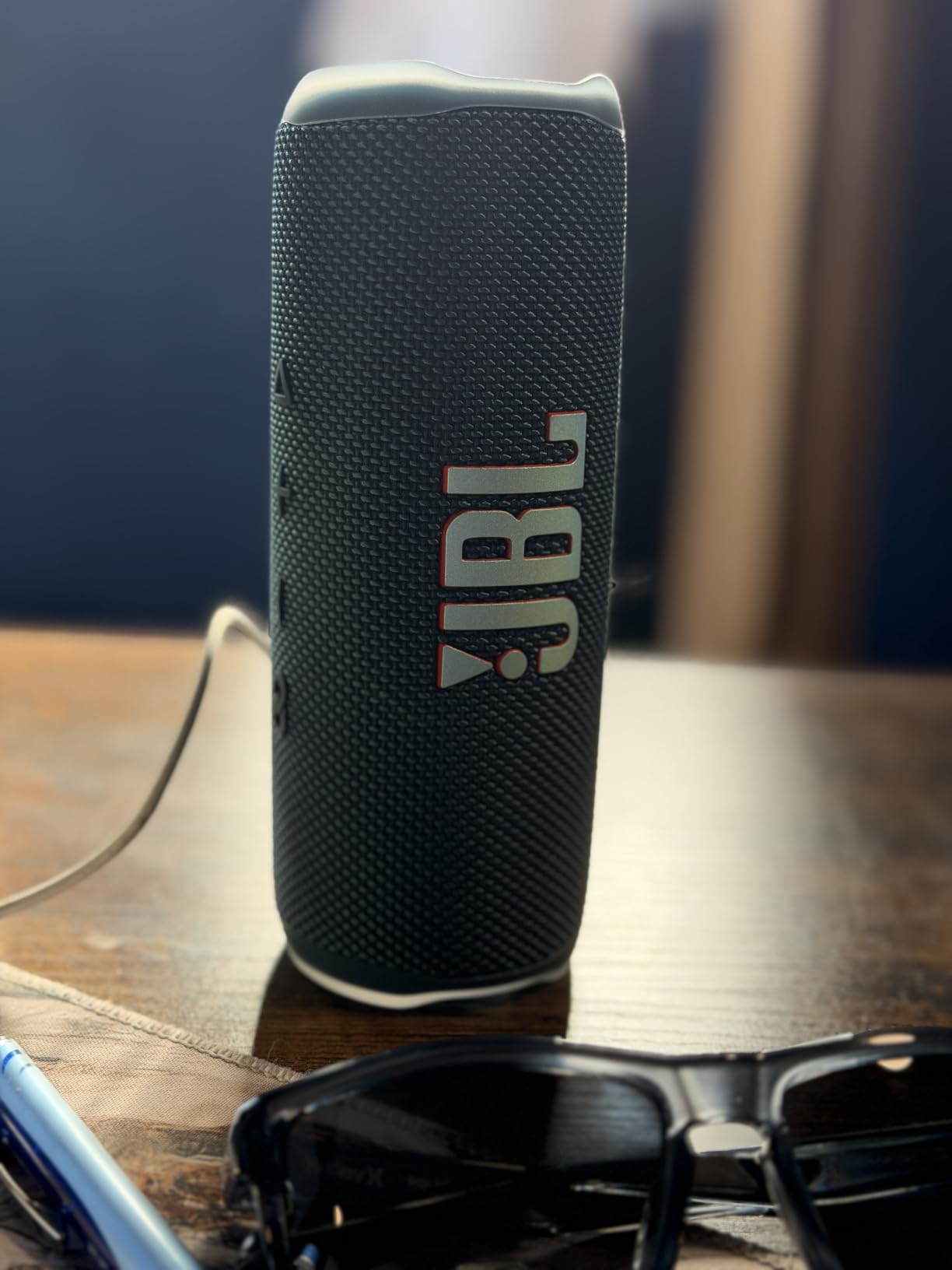 JBL Flip 6 - Portable Waterproof Speaker - Blue, Louder more powerful sound, IP67 waterproof and dustproof, 12 Hours of Playtime, Bold design customer photo 1