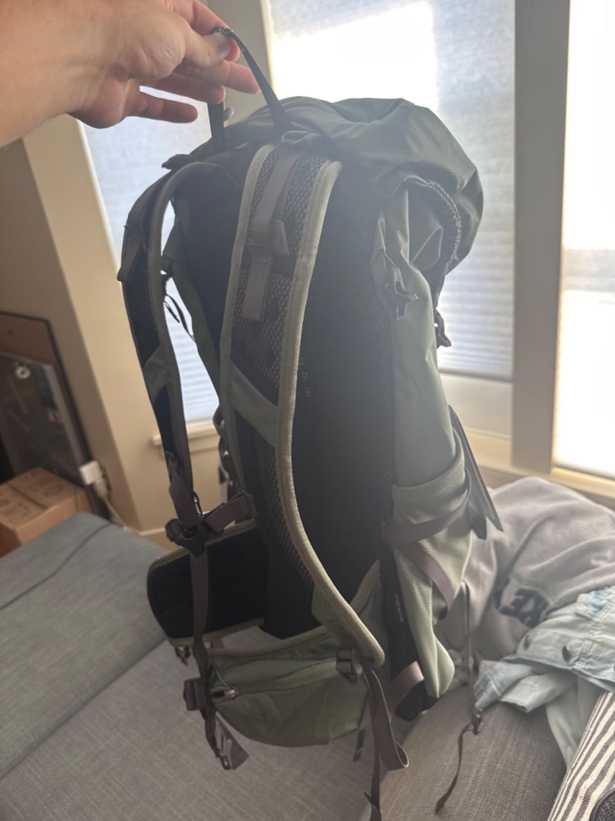 Osprey Sportlite 30L Lightweight Hiking Backpack for Men and Women, Dark Charcoal Grey, S/M customer photo 1
