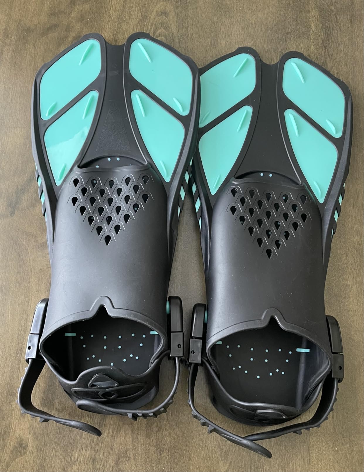 Ubekezele Snorkeling Gear for Adults, 4-in-1 Set with Mask, Snorkel & Fins customer photo 1
