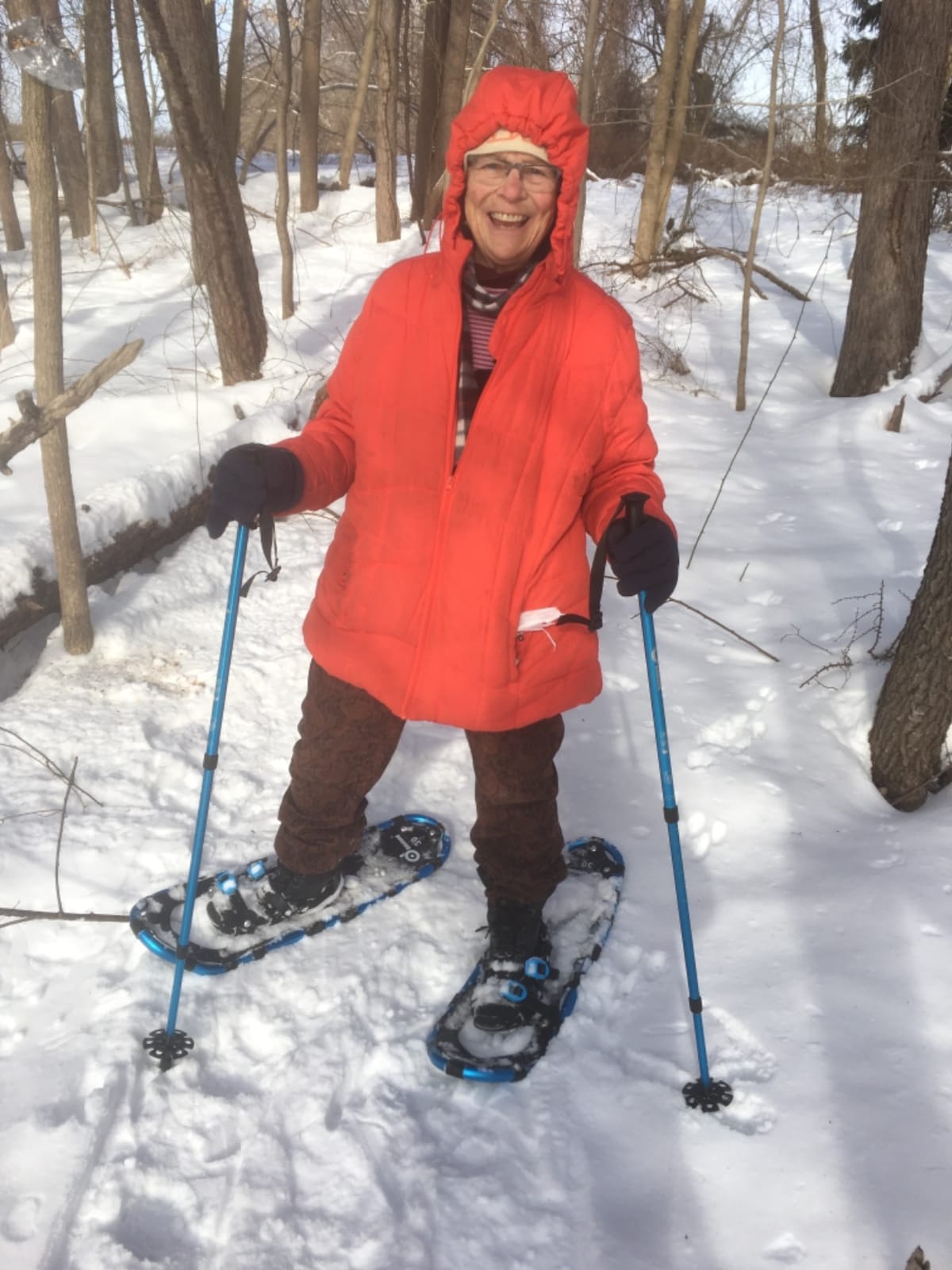 Odoland 21/25/30 Inch Snowshoes with Trekking Poles for Men Women Youth, Waterproof Snow Leg Gaiters and Carrying Bag, Lightweight Aluminum, Heel Lift, Snow Shoes Easy to Wear customer photo 1