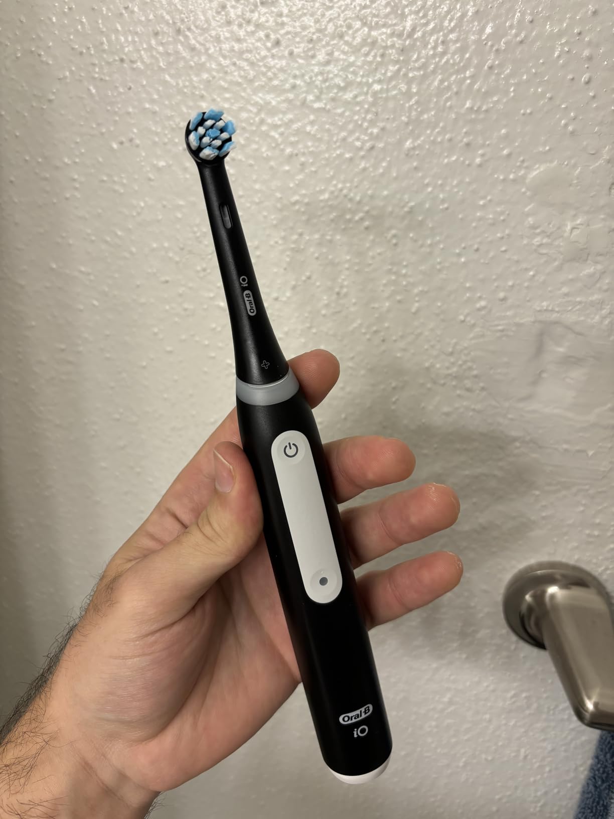 Oral-B iO Series 3 Limited Deep Clean Rechargeable Electric Toothbrush for Adults, Black, 3 Modes, Smart Pressure Sensor, Plaque Removal and Gum Care, 2 Replacement Brush Heads, Travel Case customer photo 2